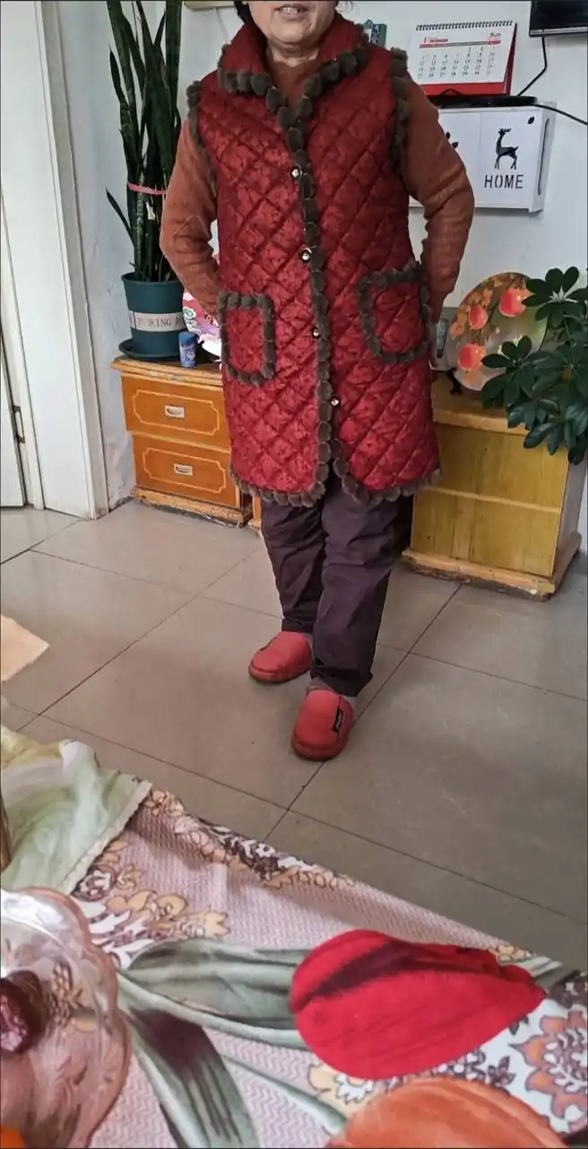 Ayollar issiq nimchasi, eko mo‘ynadan, bir o‘lcham kattaroq buyurtma bering