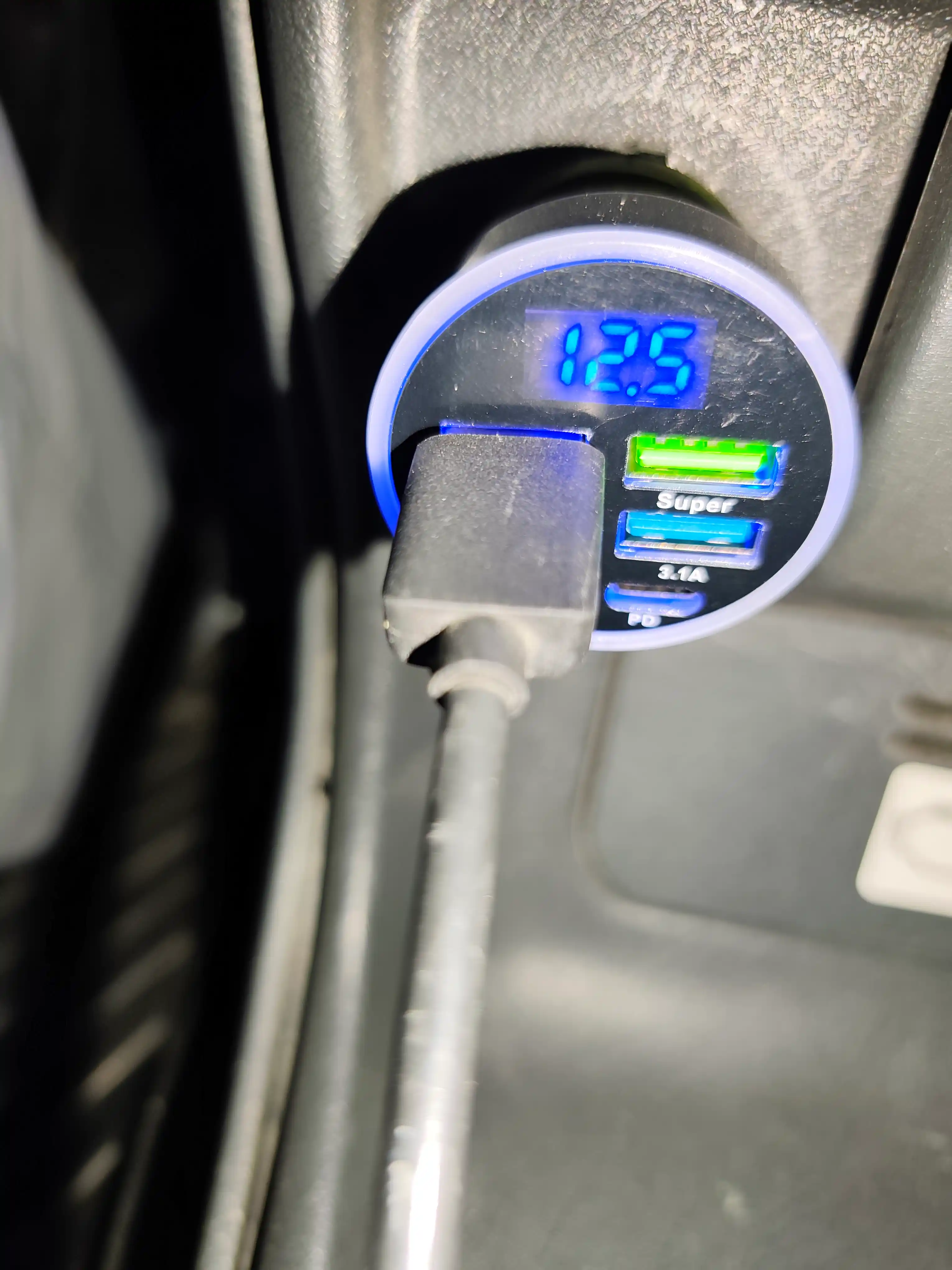 Зарядка в прикуриватель быстрая 4 USB + 2 Type-C, вольтметр, 12-24 В