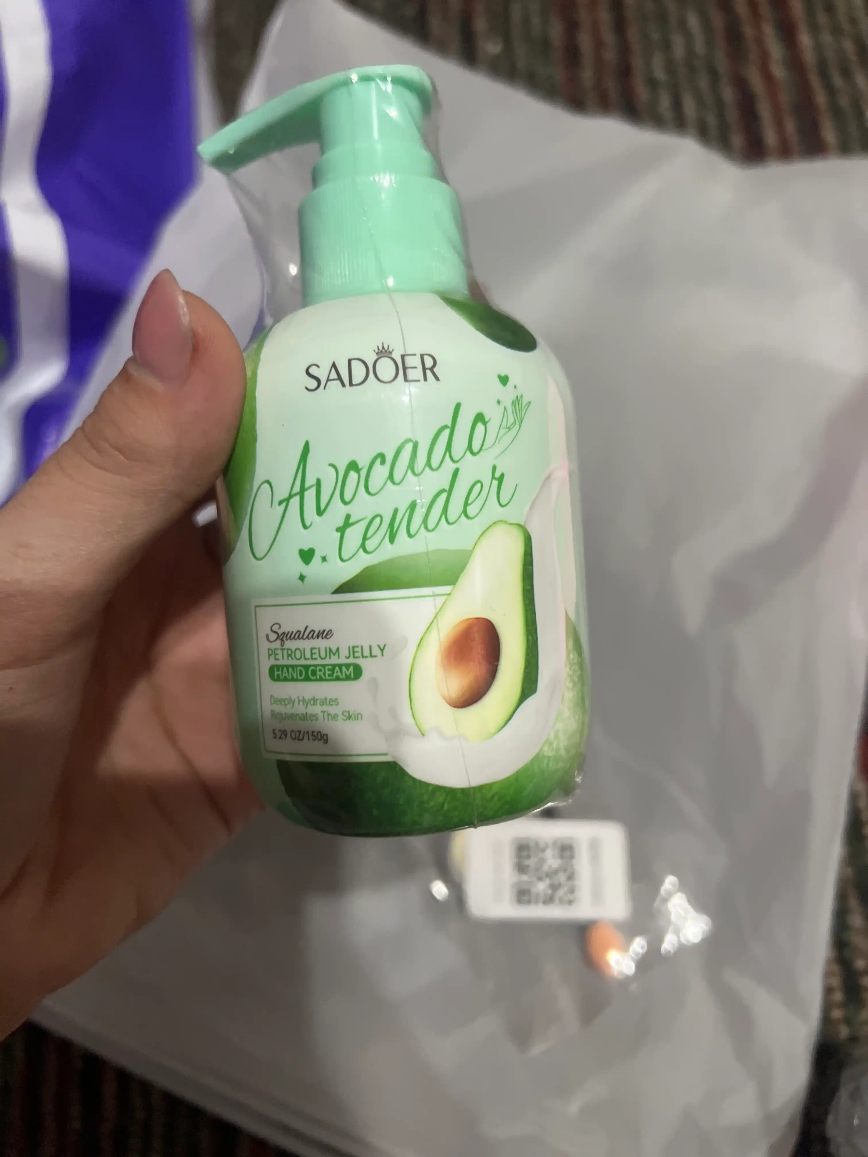 Qo'l uchun krem,namtiruvchi va oziqlantiruvchi , SADOER, 150 gr