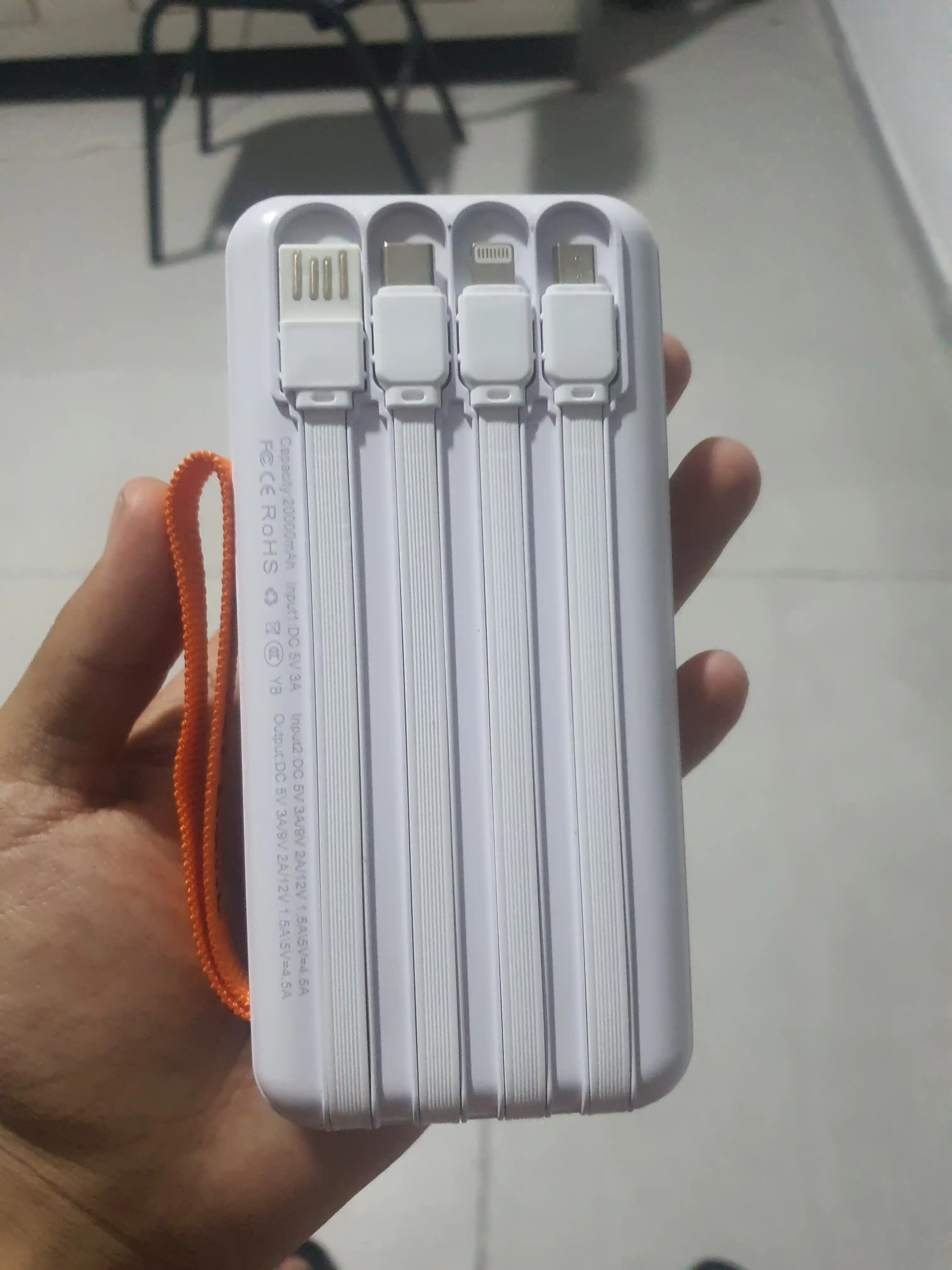 Power Bank 20000 mAh 22.5W с ремешком, встроенными кабелями, фонариком и быстрой зарядкой