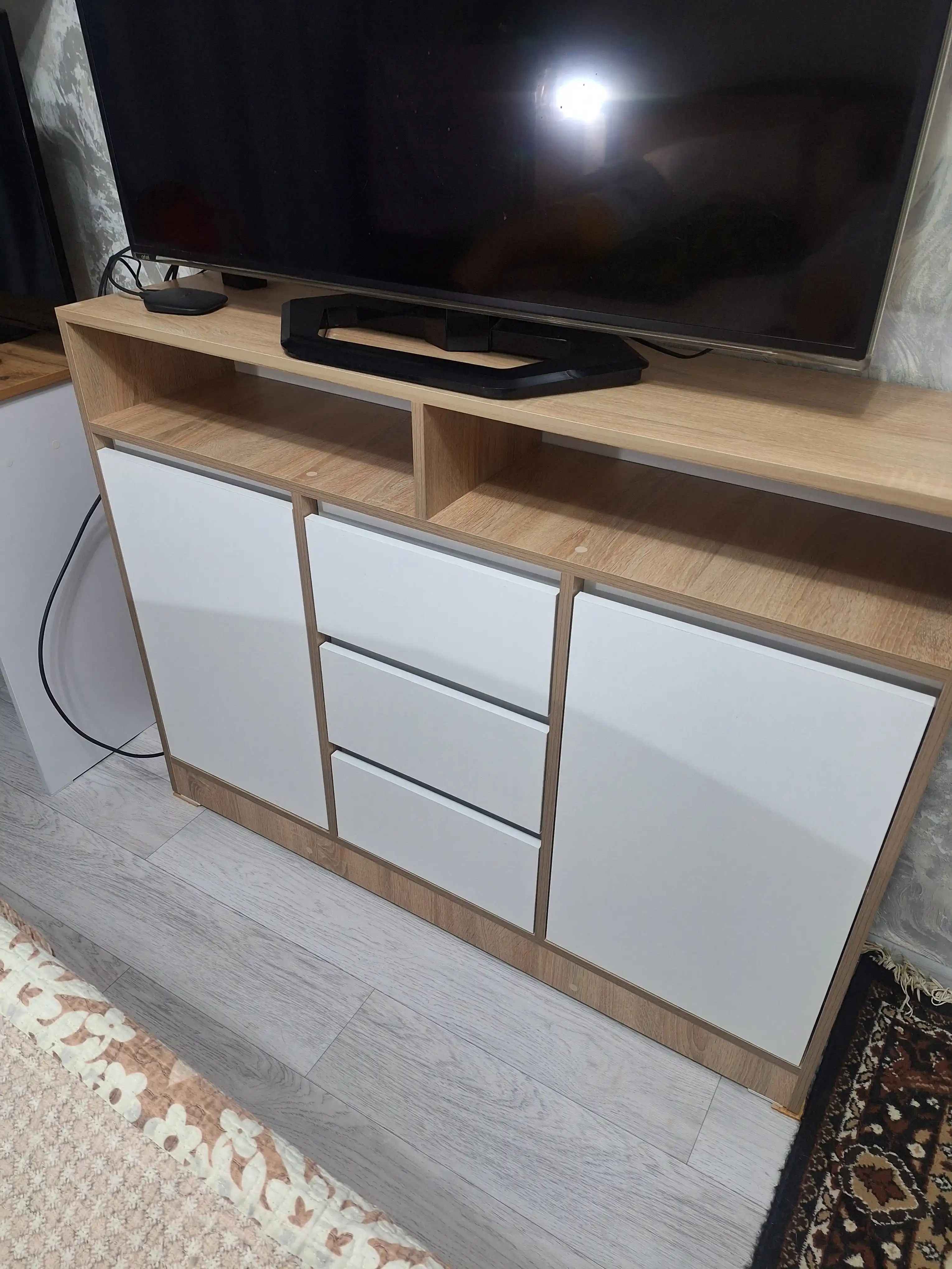 Тумба-комод TV-51, подставка под телевизор, из ЛДСП, с 3 ящиками и полками