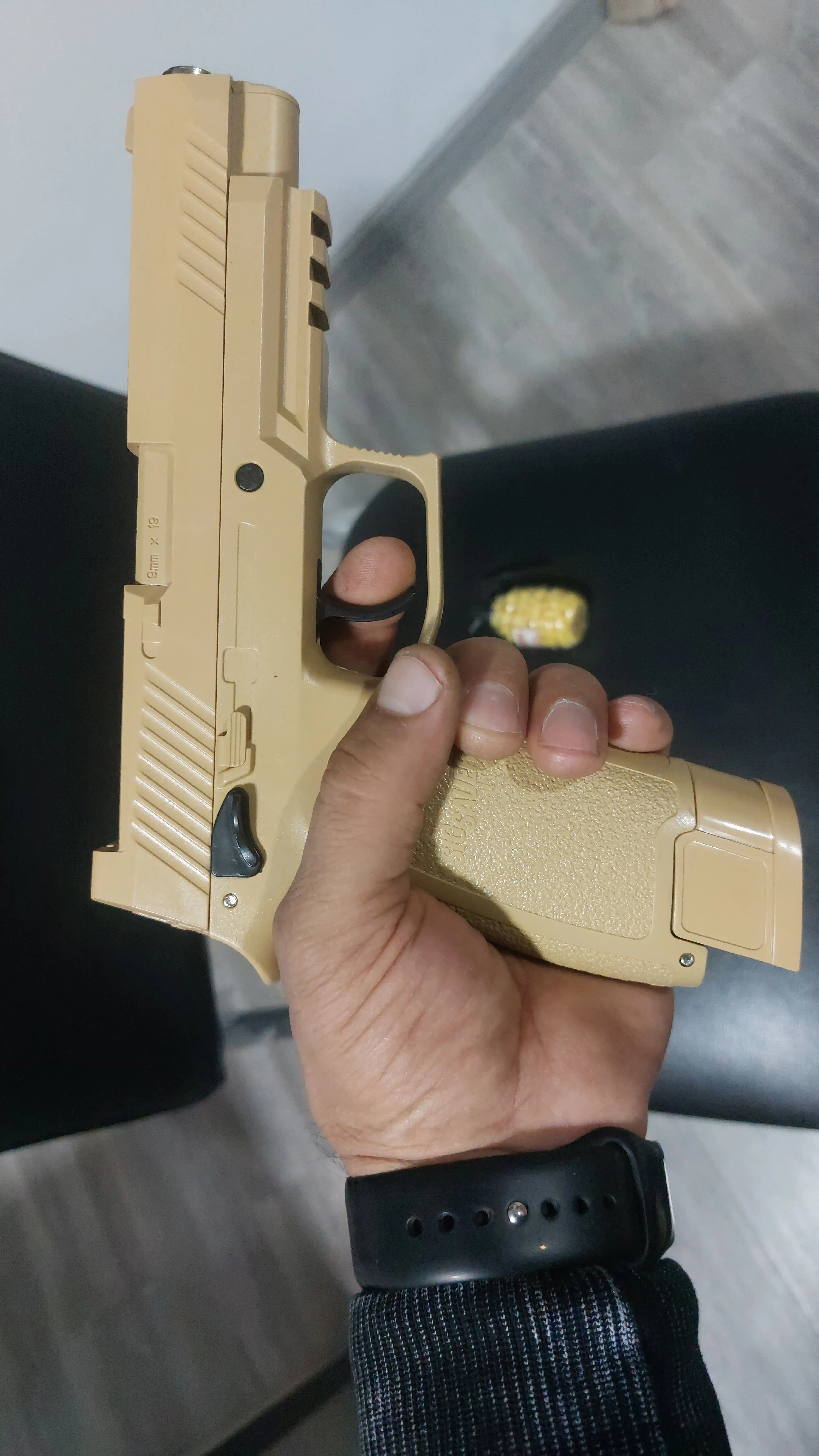 SIG Sauer P320 uslubidagi 6 mm BB Airsoft to‘pponchasi, o‘yinchoq to‘pponcha