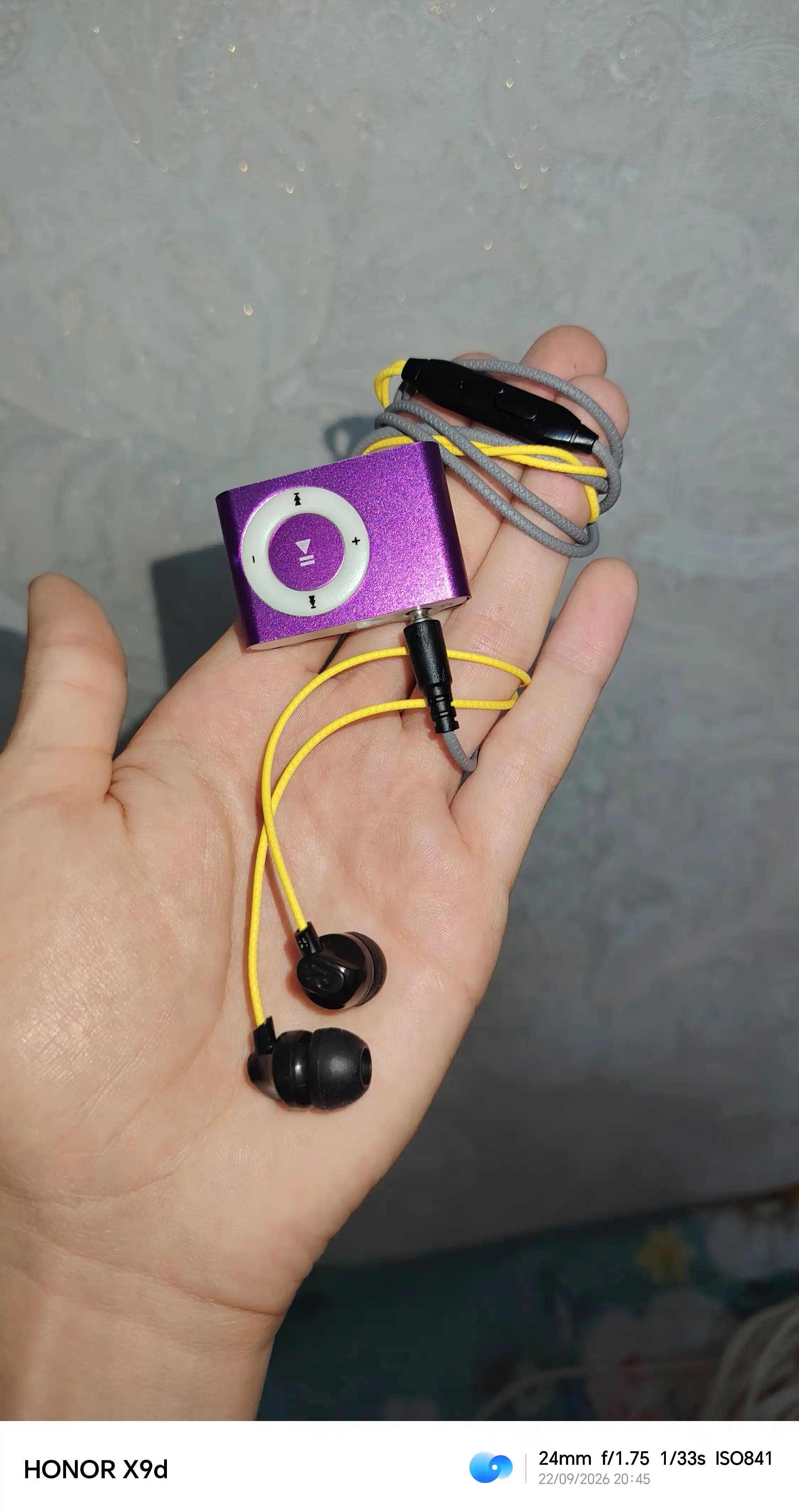 Portativ MP3 pleer quloqchin bilan AURORA-04