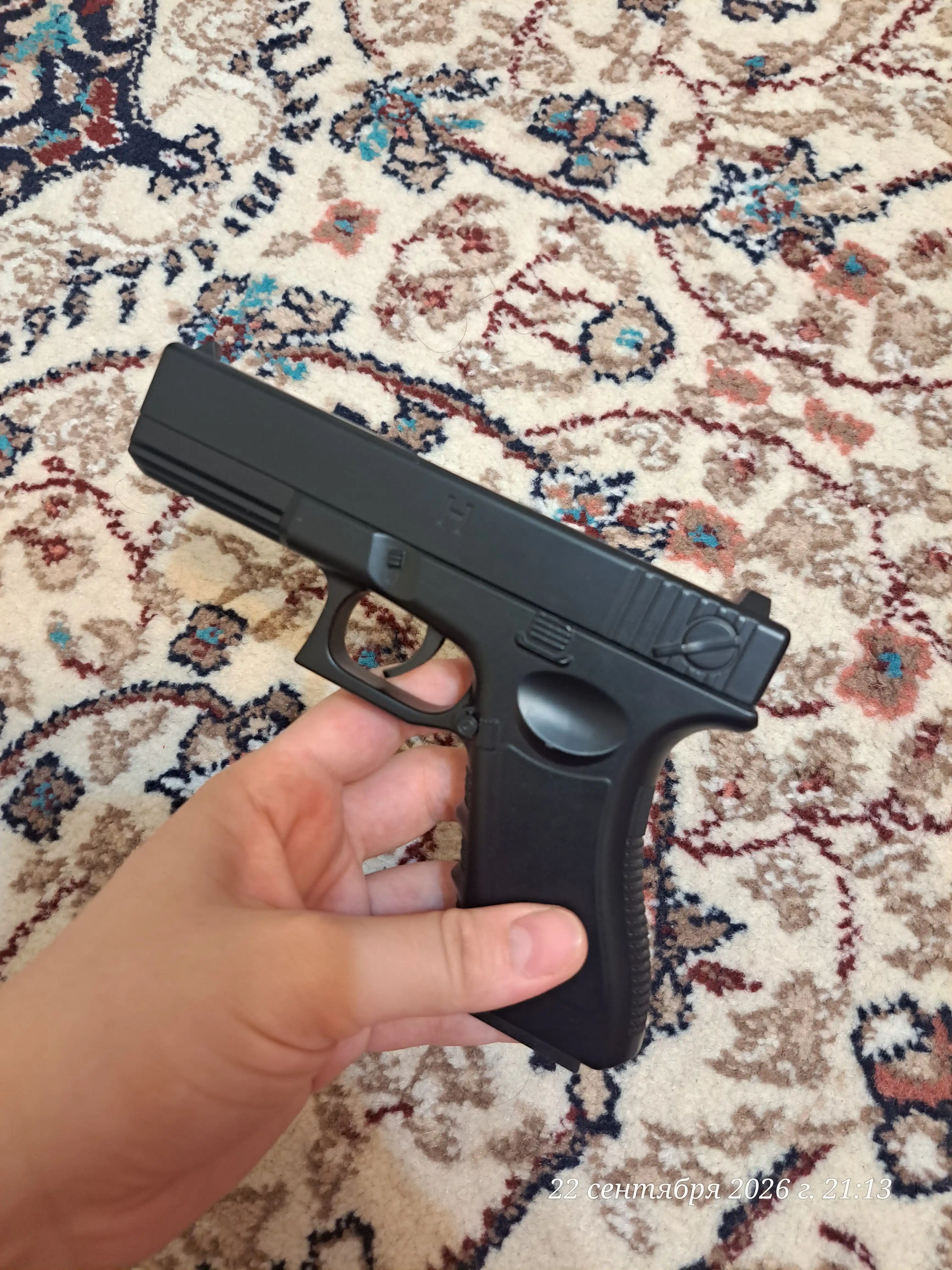 Metaldan yasalgan C7 Glock pistolet 6mm, o'q otar o'yinchoq qurol