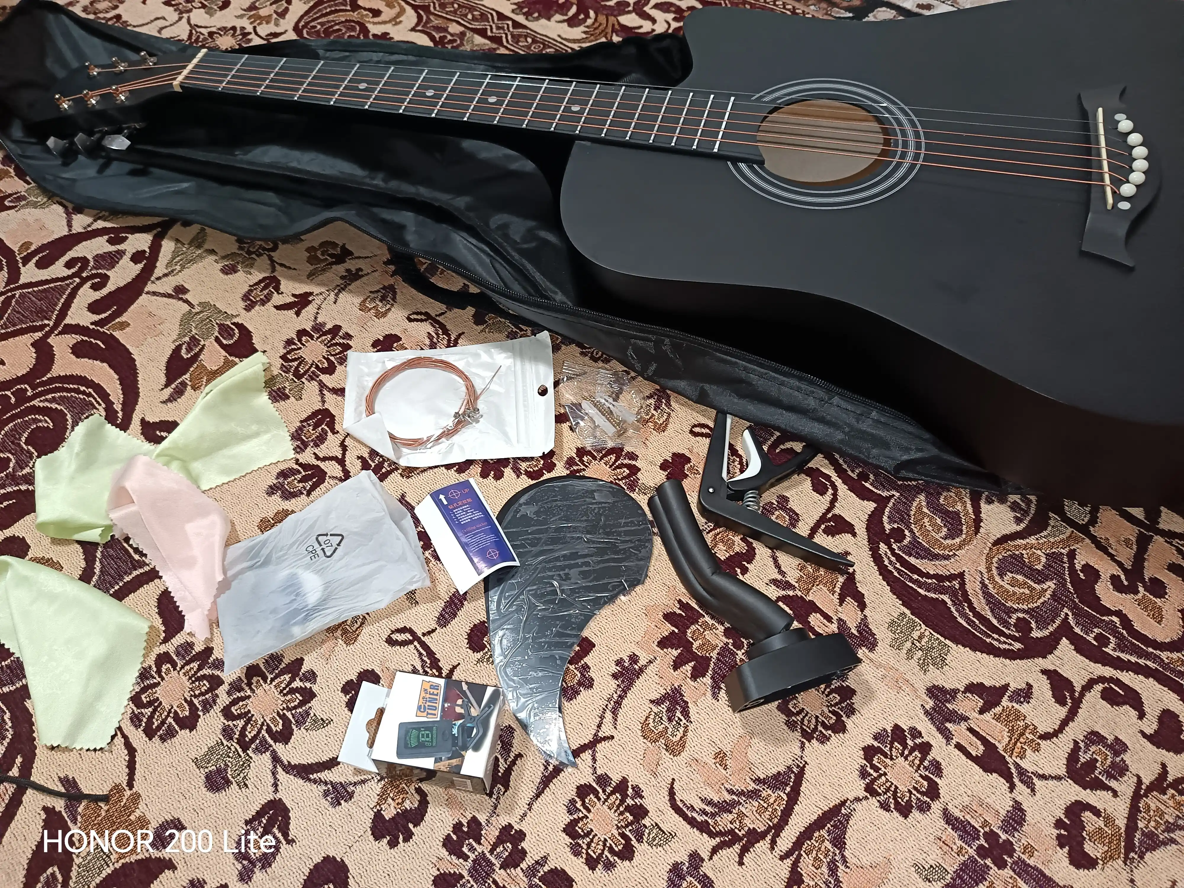 Akustik gitara, FIDGO to‘plamida 30 ta aksessuar