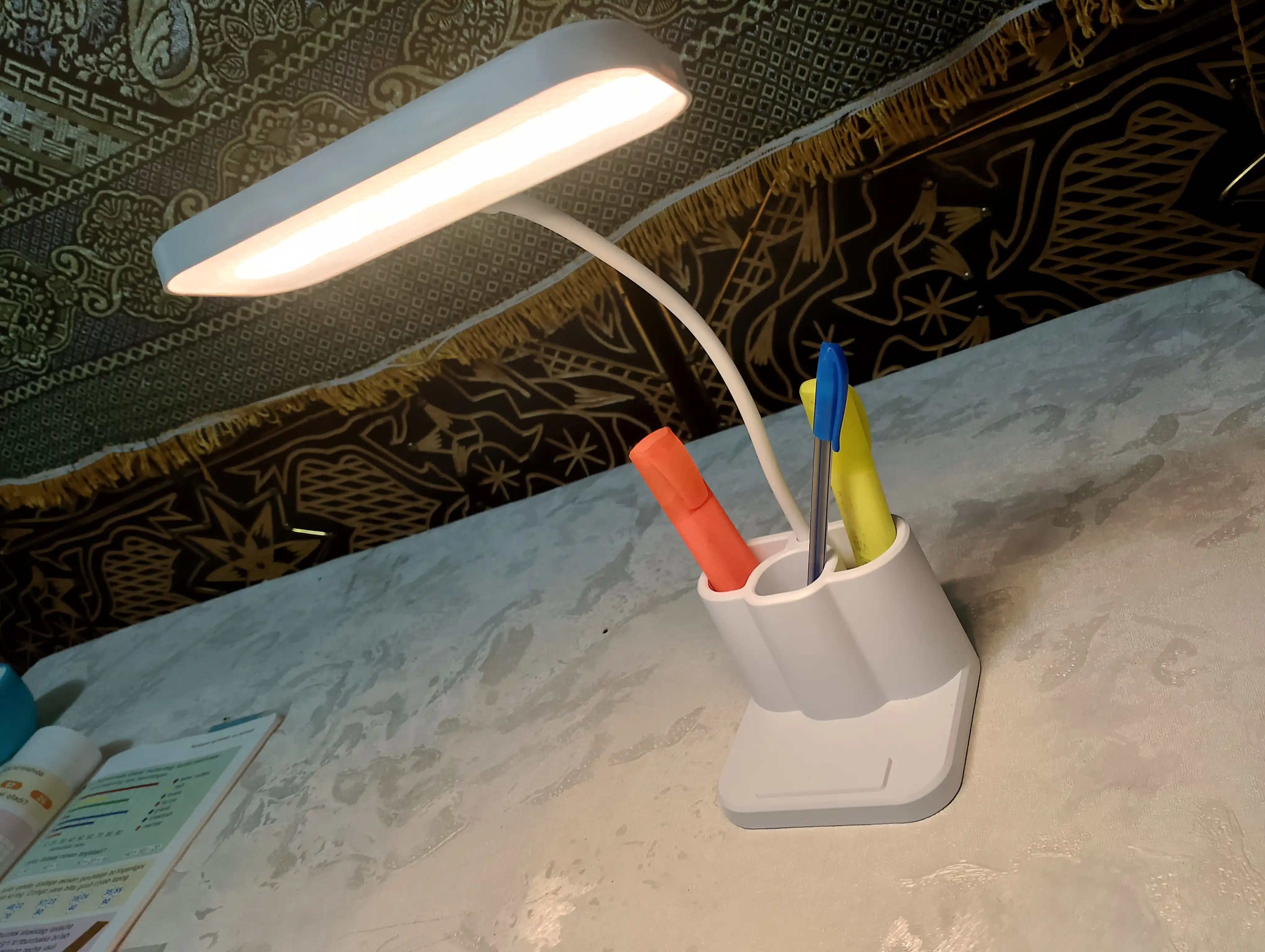 Smart LED lampa, yorqin nur va tashkilotchilik birgalikda