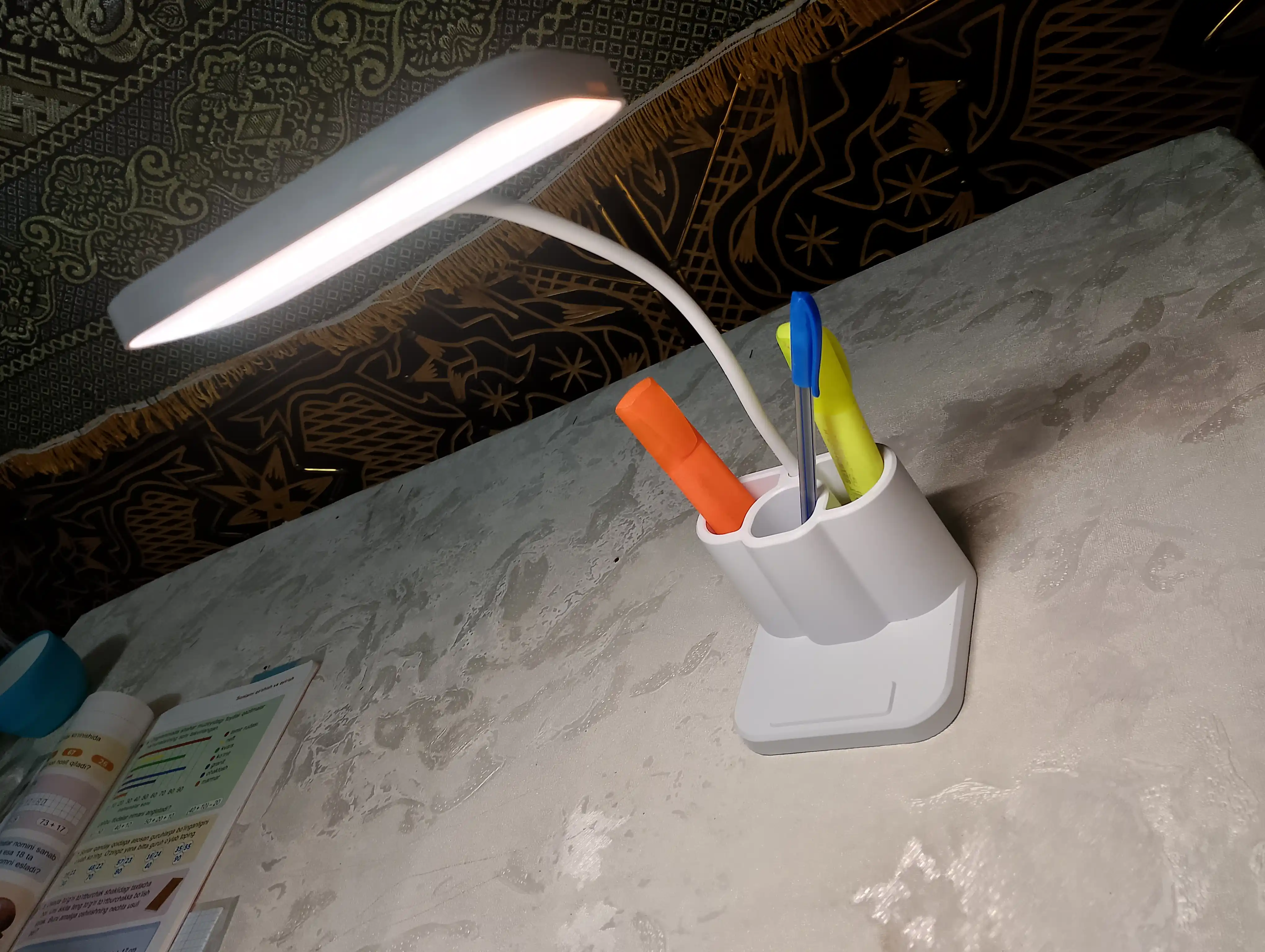 Smart LED lampa, yorqin nur va tashkilotchilik birgalikda