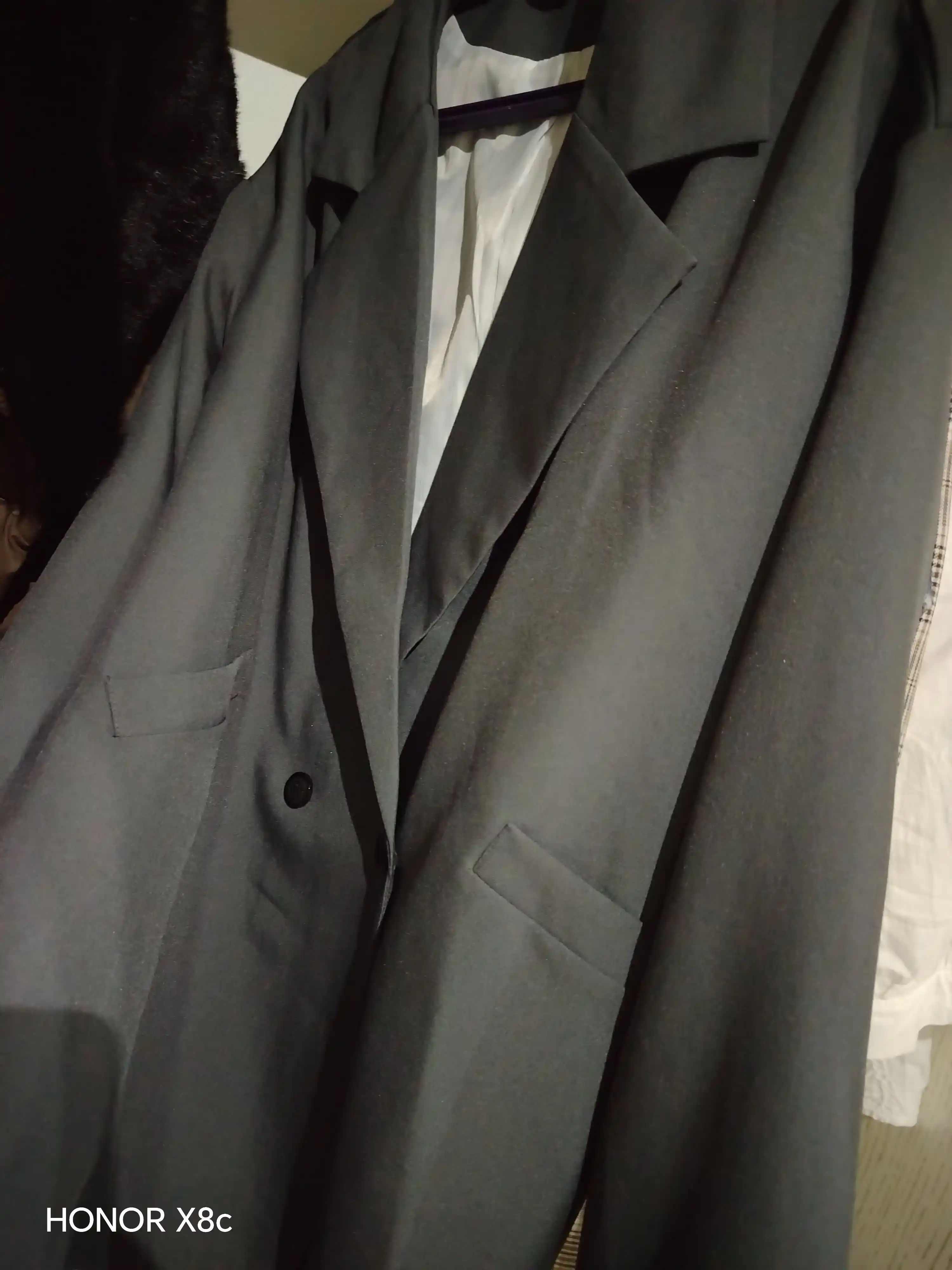 Женский пиджак oversize — не плотная, подходит для тёплых дней осени и весны