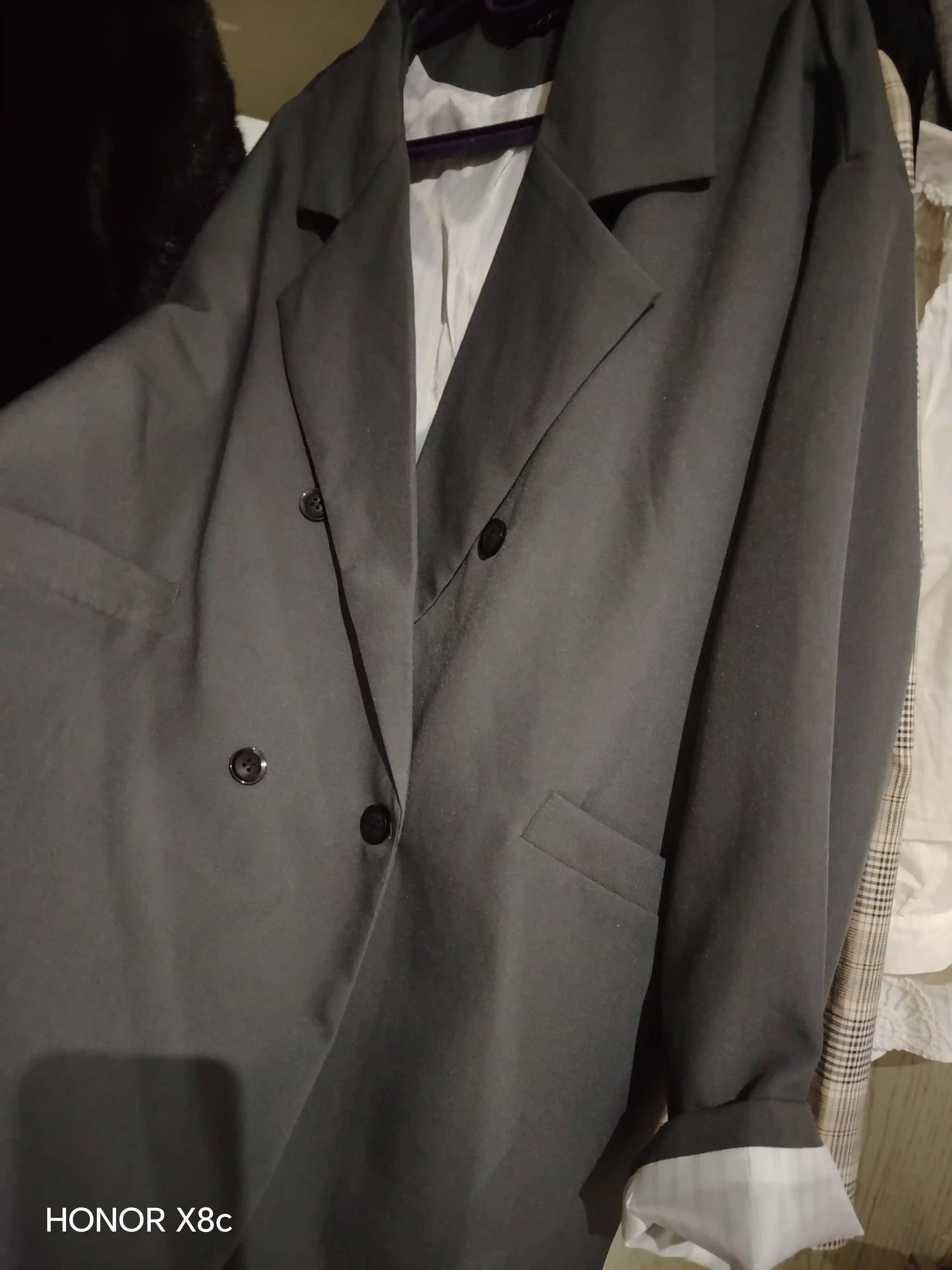 Женский пиджак oversize — не плотная, подходит для тёплых дней осени и весны