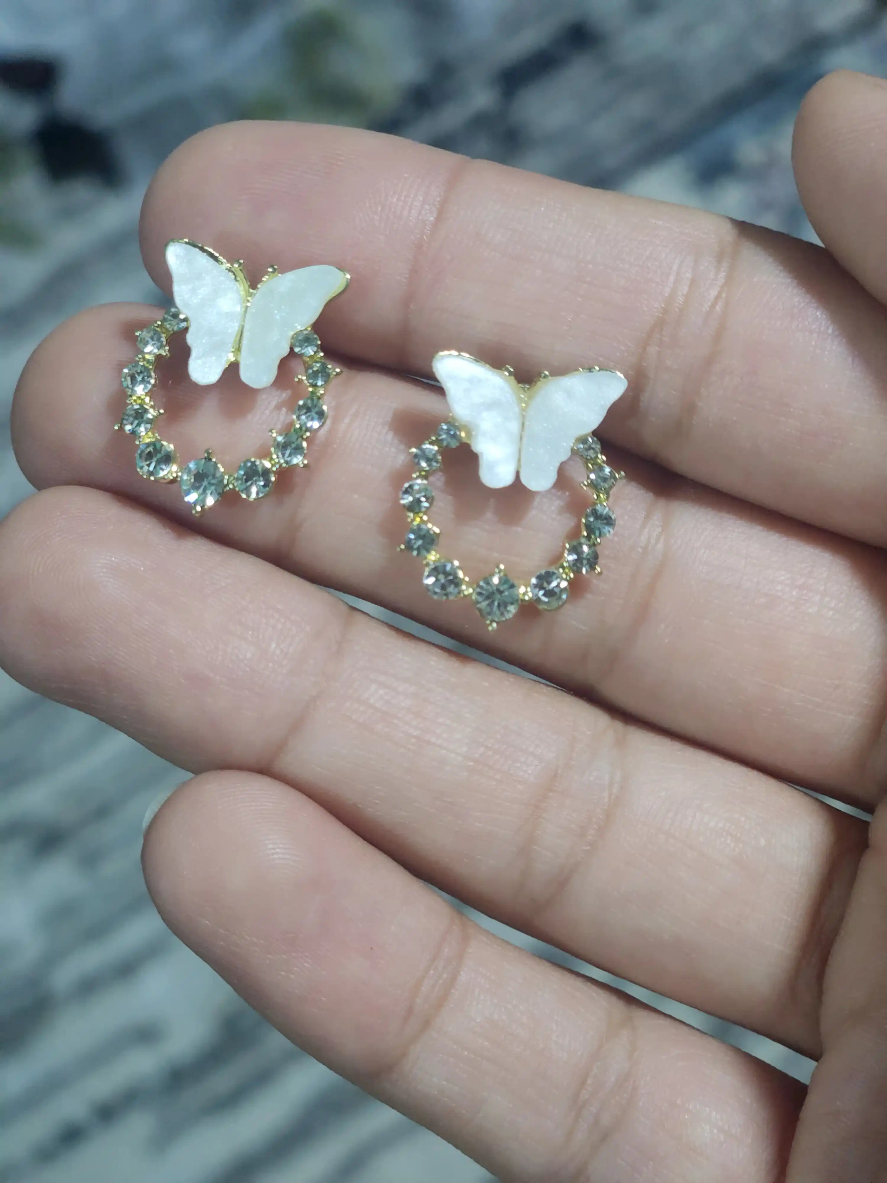 Серьги для женщин
