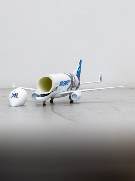 Модель грузового самолёта Airbus Beluga XL. 21 см, Металл, пластик Шасси. 14+