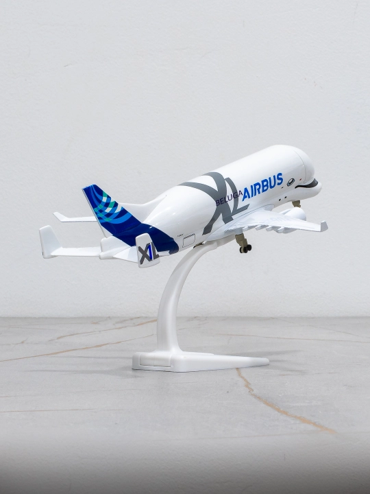 Модель грузового самолёта Airbus Beluga XL. 21 см, Металл, пластик Шасси. 14+