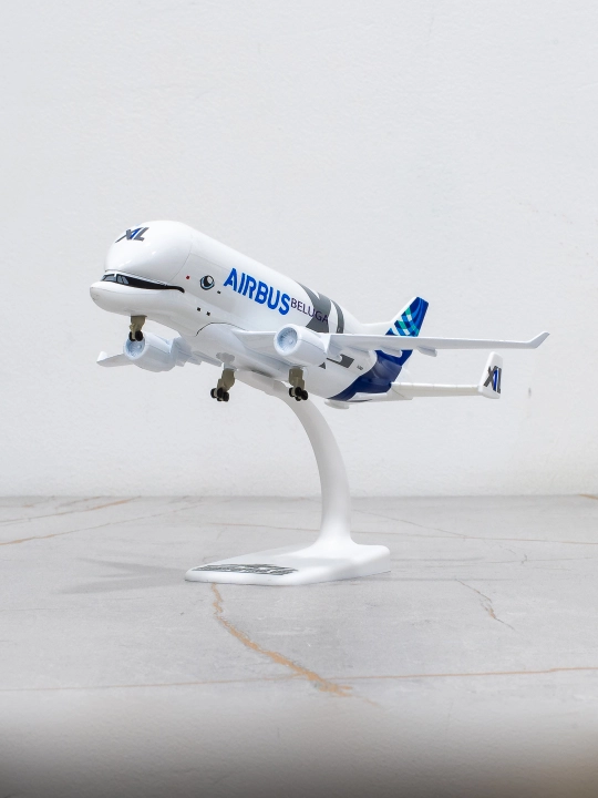 Модель грузового самолёта Airbus Beluga XL. 21 см, Металл, пластик Шасси. 14+ - 
