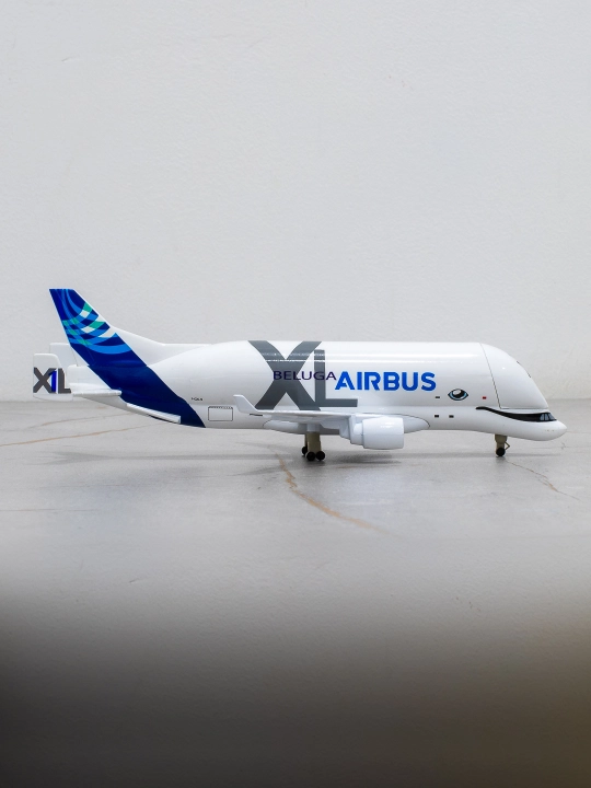 Модель грузового самолёта Airbus Beluga XL. 21 см, Металл, пластик Шасси. 14+