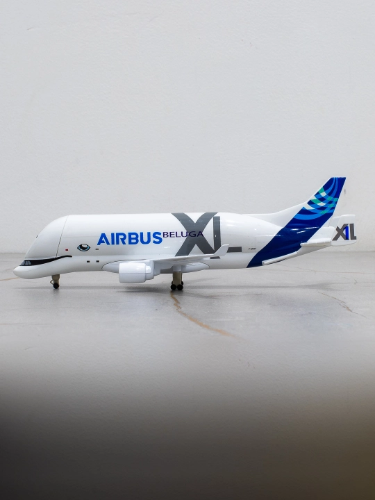 Модель грузового самолёта Airbus Beluga XL. 21 см, Металл, пластик Шасси. 14+