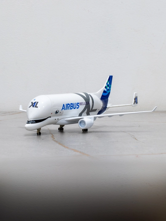 Модель грузового самолёта Airbus Beluga XL. 21 см, Металл, пластик Шасси. 14+