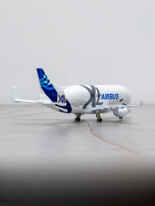 Модель грузового самолёта Airbus Beluga XL. 21 см, Металл, пластик Шасси. 14+