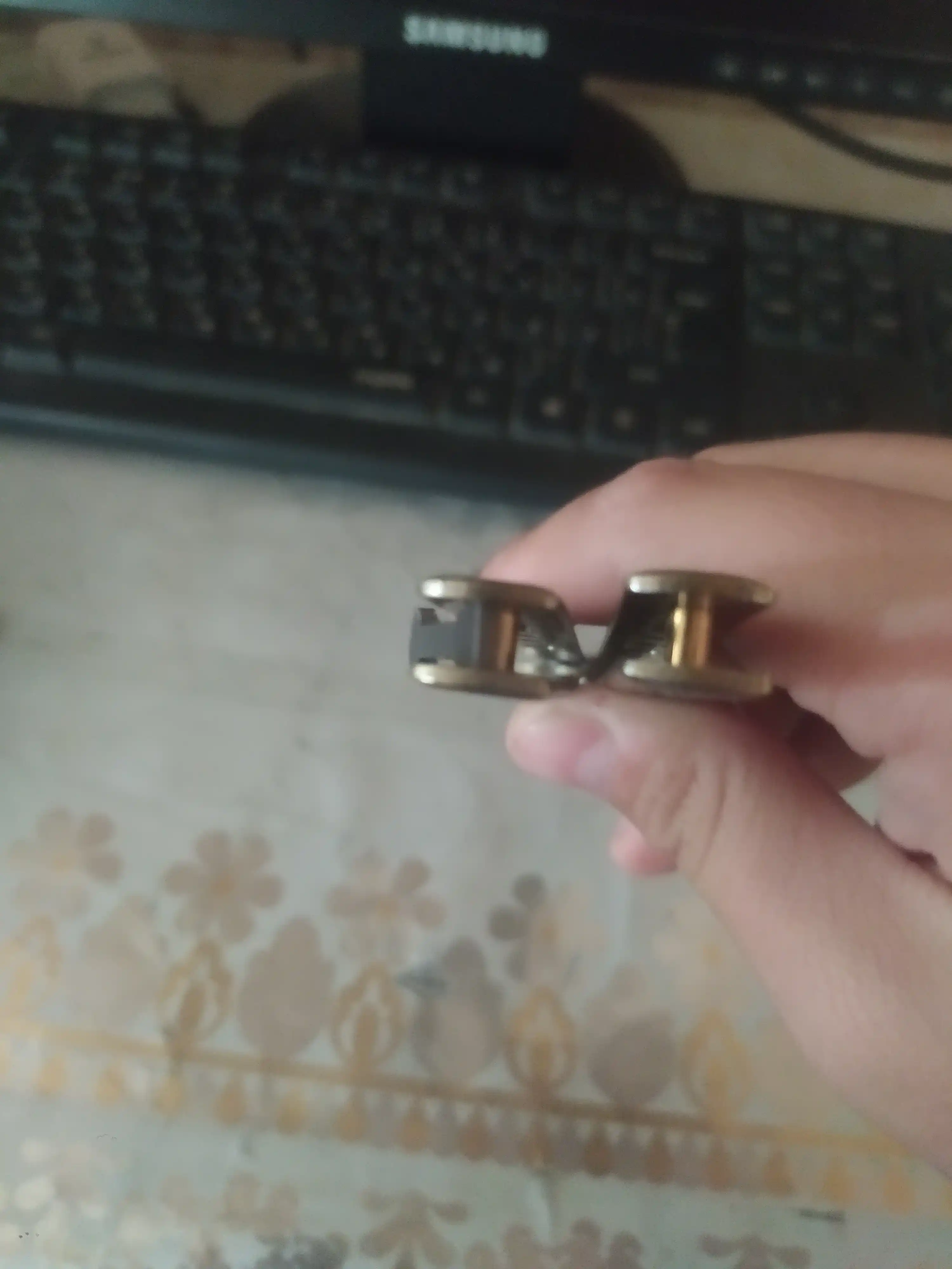 Taroq metal balisong, soch va soqol turmagi, flipping va mashqlar uchun ixcham taroq