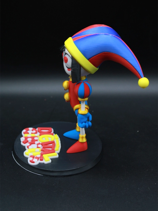 "Pomni" 3D-figura podstavkada / Raqamli sirk o'yinchoq, interyer uchun dekor suvenir