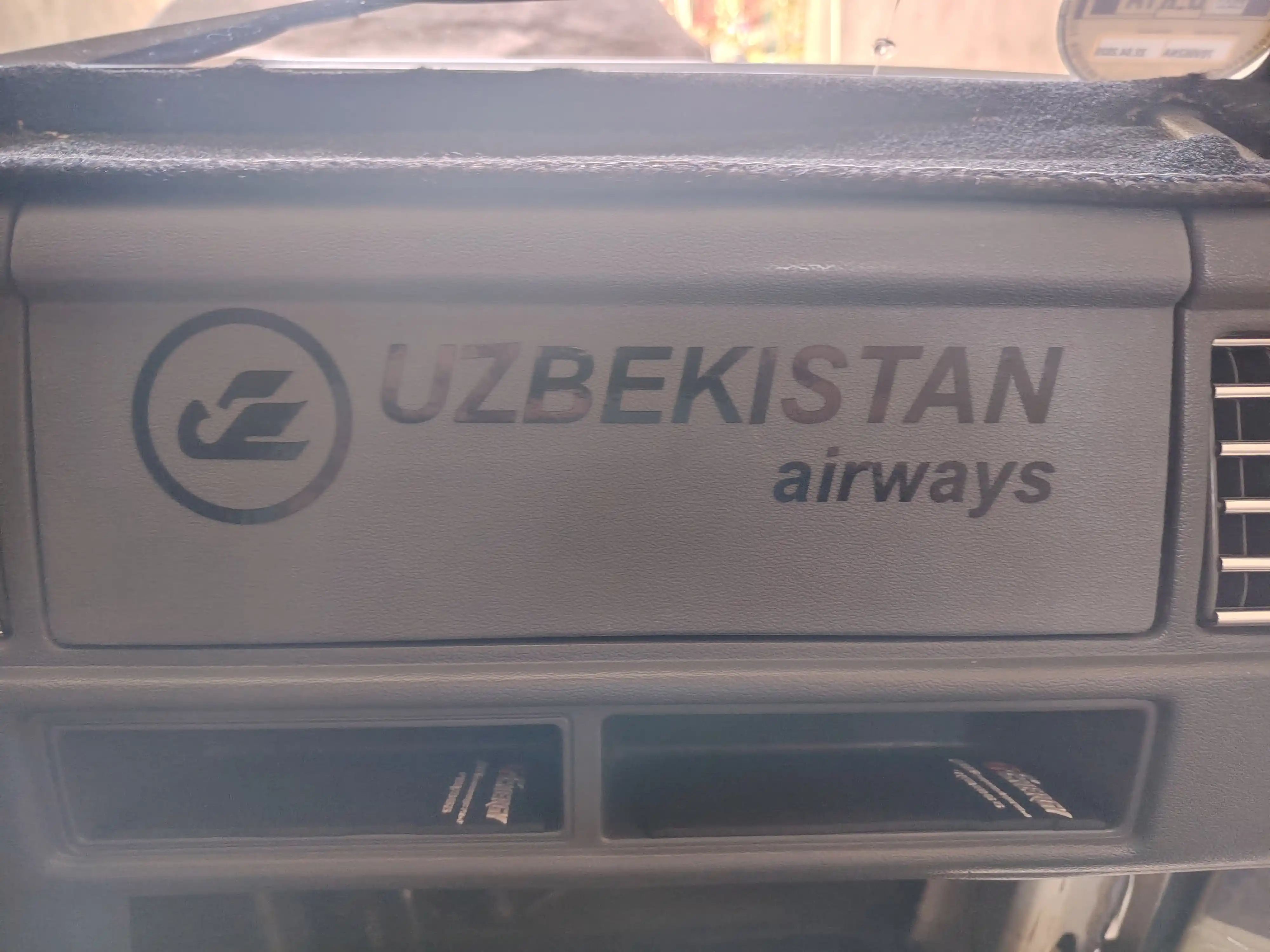 Наклейка Uzbekistan Airways — наклейка на автомобиль