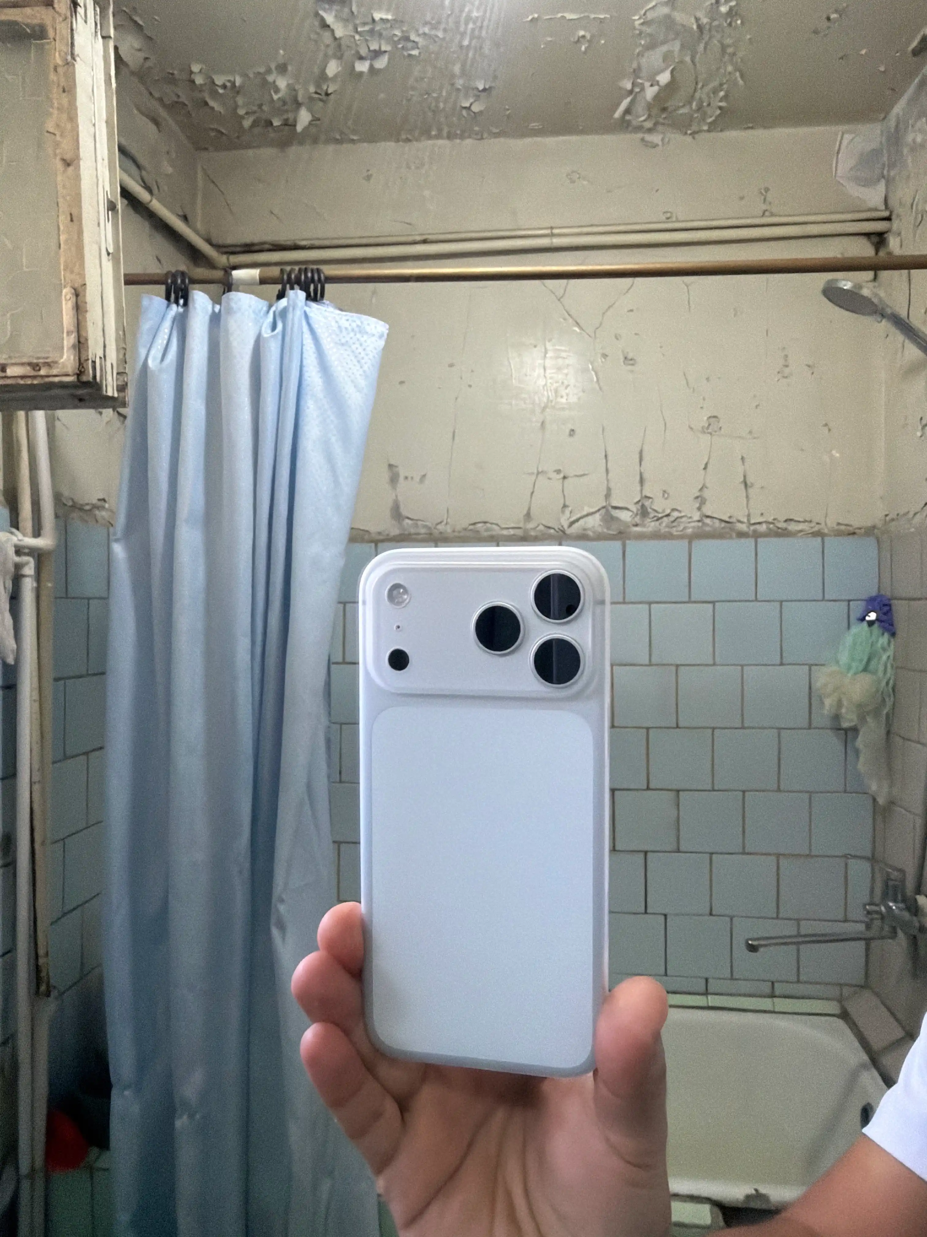 IPhone 17 Pro Max uchun mat himoya g'ilofi KZDOO 0,3 mm, ultrayengil, tirnalishga chidamli