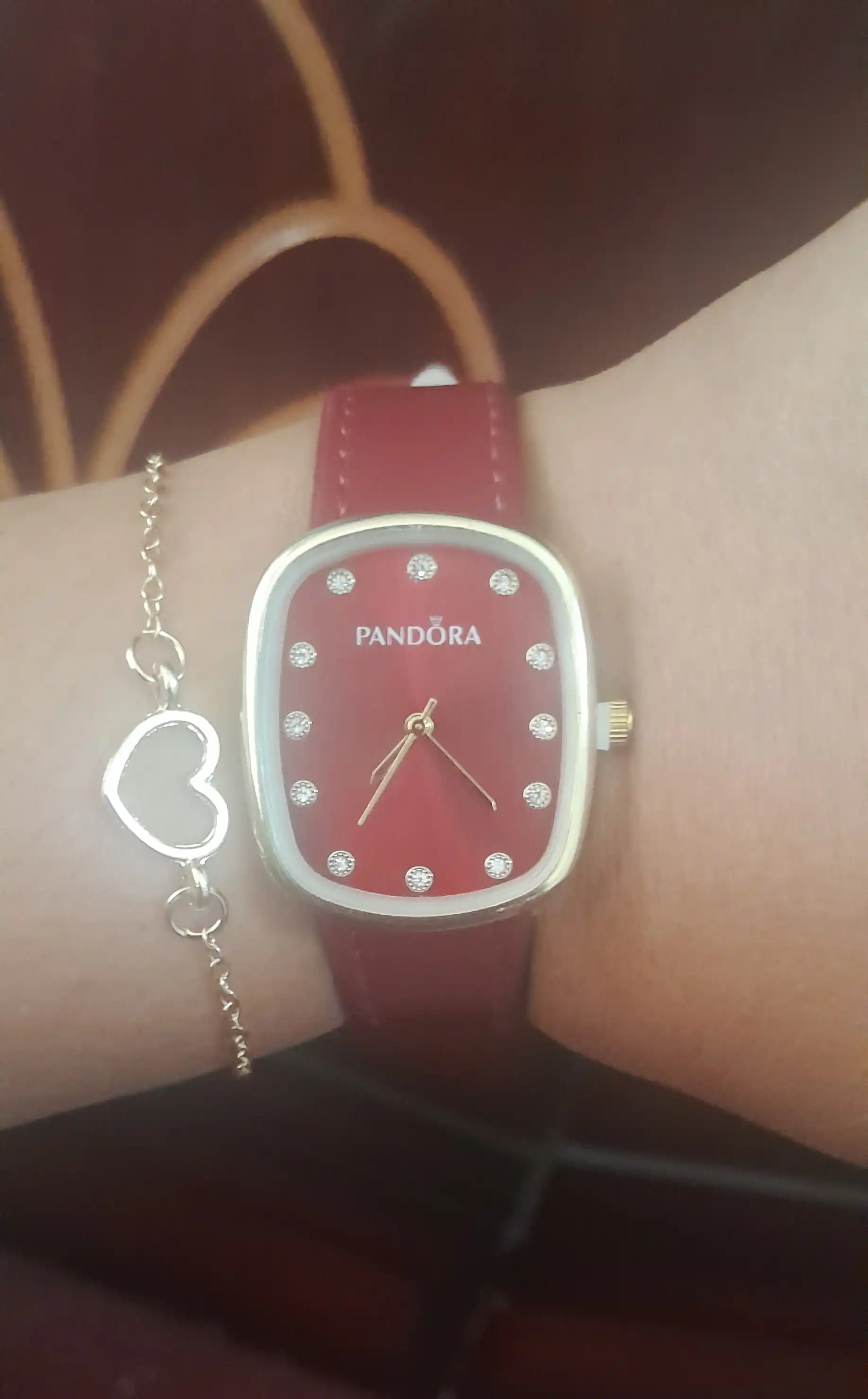 Ayollar qo'l soati Pandora uslubida, qora charm tasma, kvadrat korpus, zirkonli