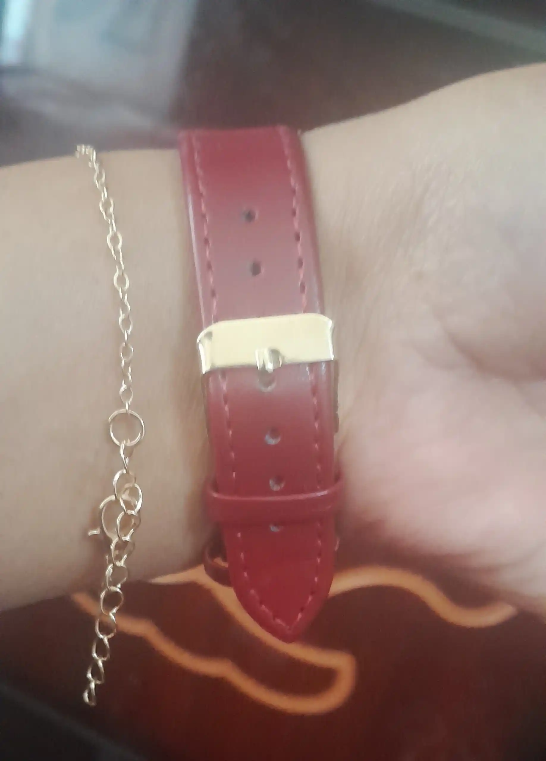 Ayollar qo'l soati Pandora uslubida, qora charm tasma, kvadrat korpus, zirkonli