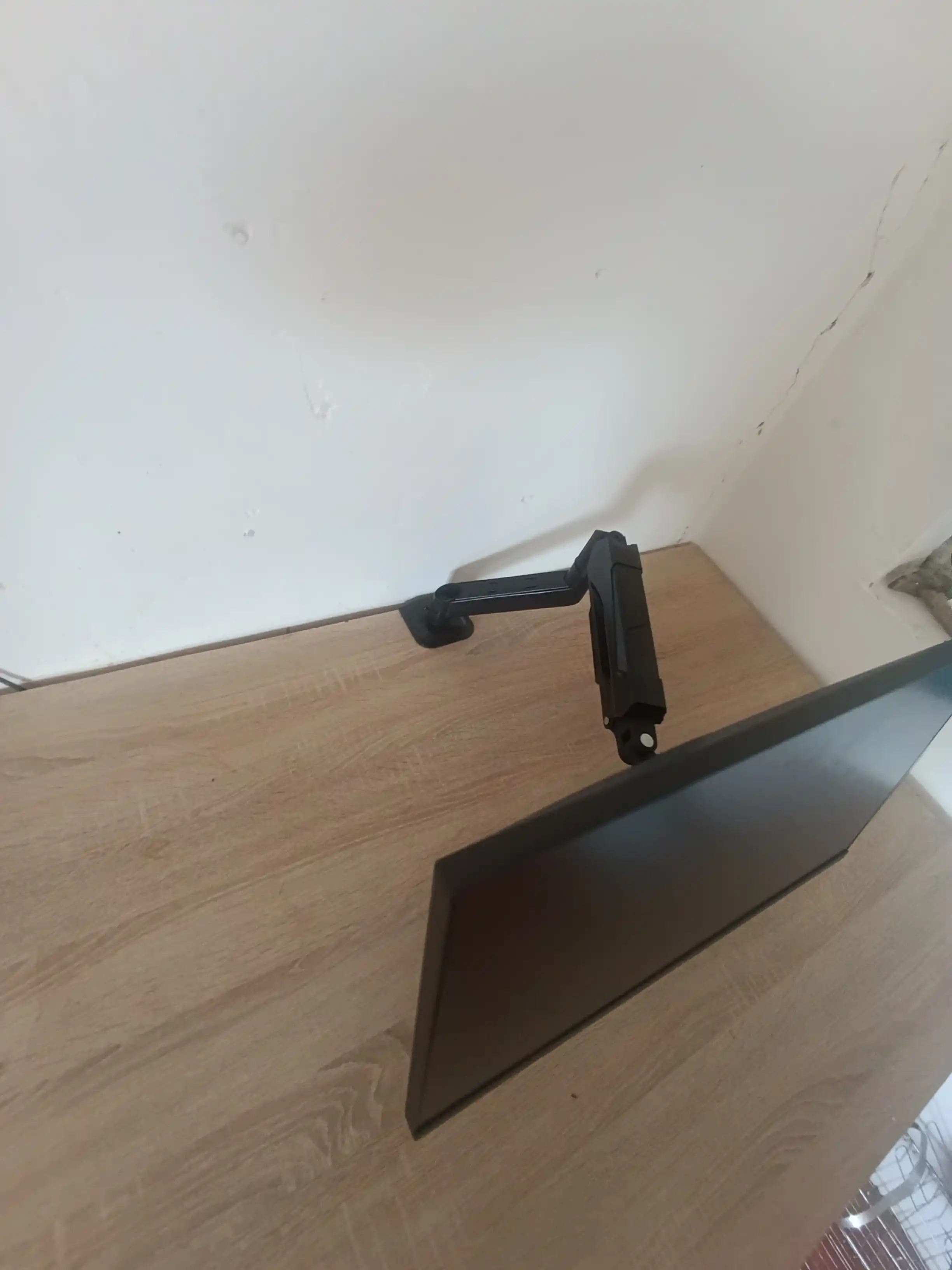 Monitorlar uchun kronshteyn, ekran diagonali 17 - 32, 10 kg F80