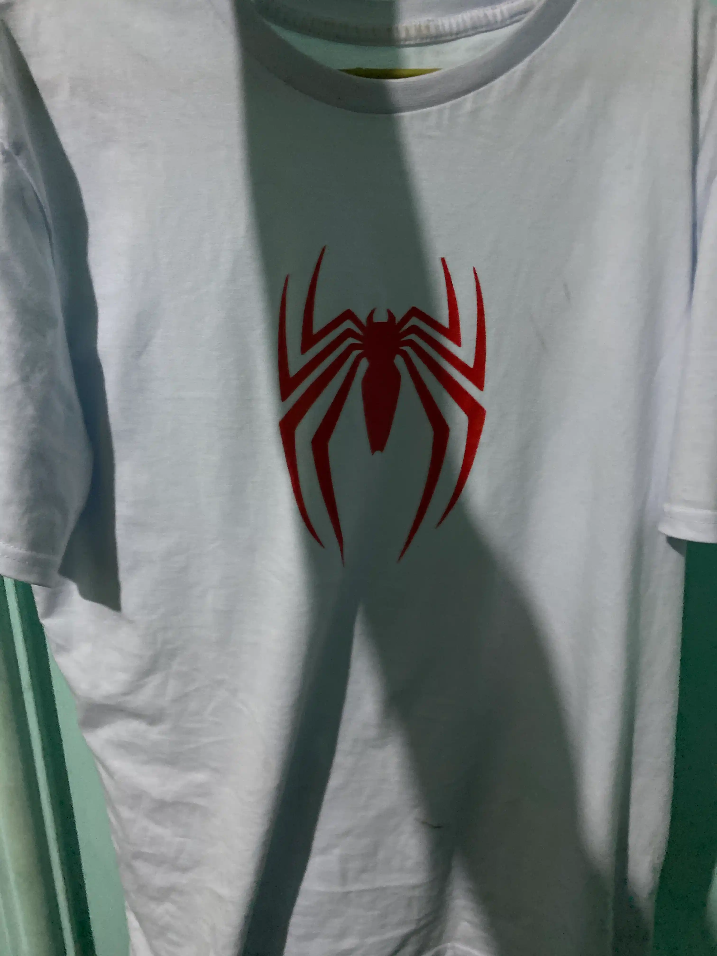 Erkaklar va ayollar uchun Spiderman futbolkasi bahor-yoz mavsumiga mo‘ljallangan
