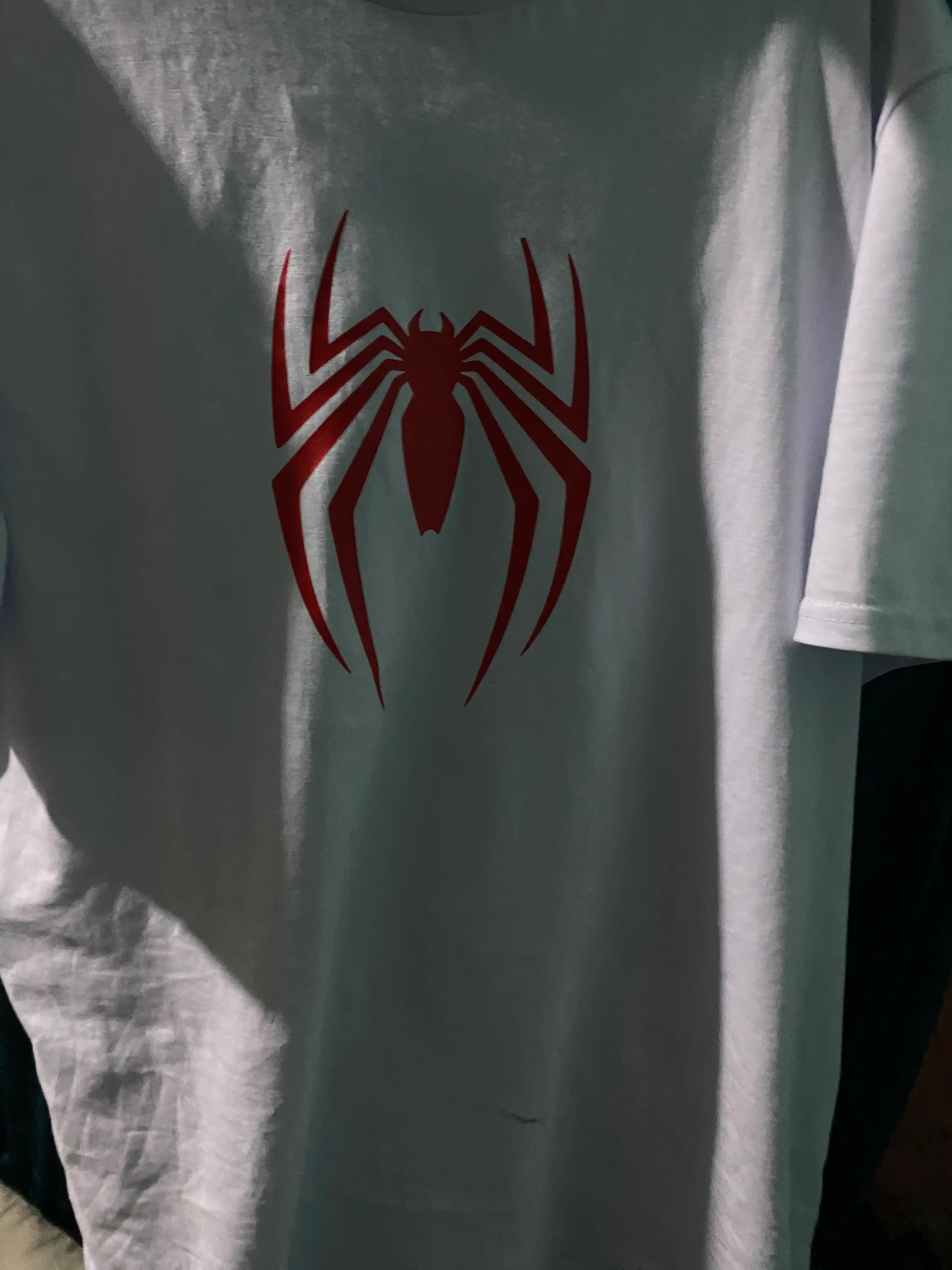 Erkaklar va ayollar uchun Spiderman futbolkasi bahor-yoz mavsumiga mo‘ljallangan