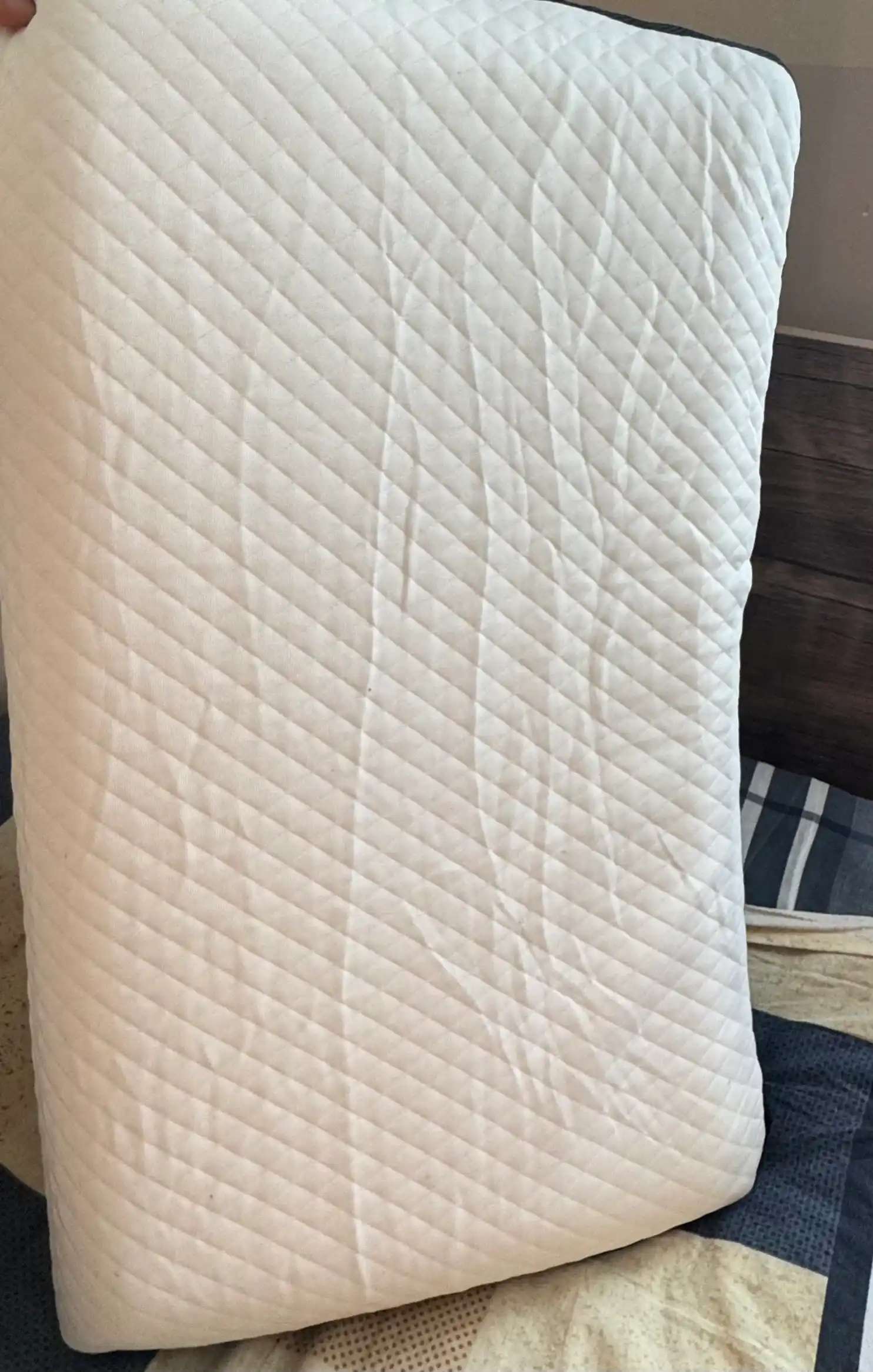 Memory Foam ortopedik yostig‘i, 65x40 sm, anatomik, uyqu uchun
