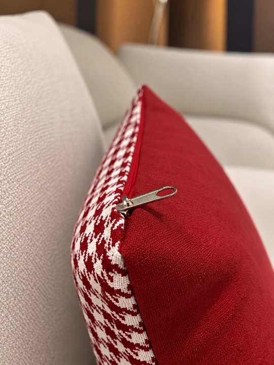 My Sofa’dan dekorativ yostiqlar — Black & Burgundy