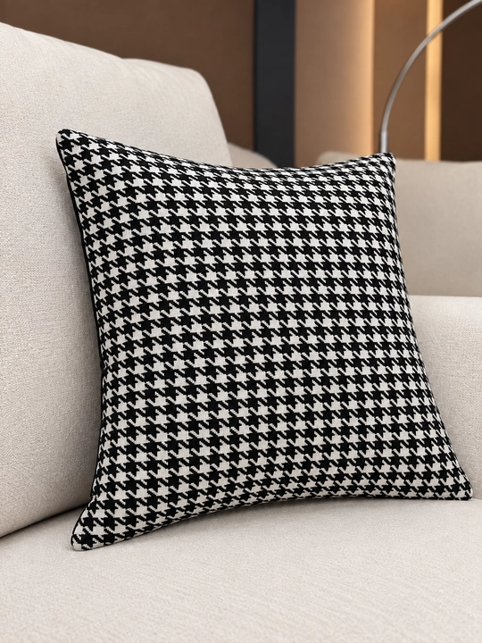 My Sofa’dan dekorativ yostiqlar — Black & Burgundy