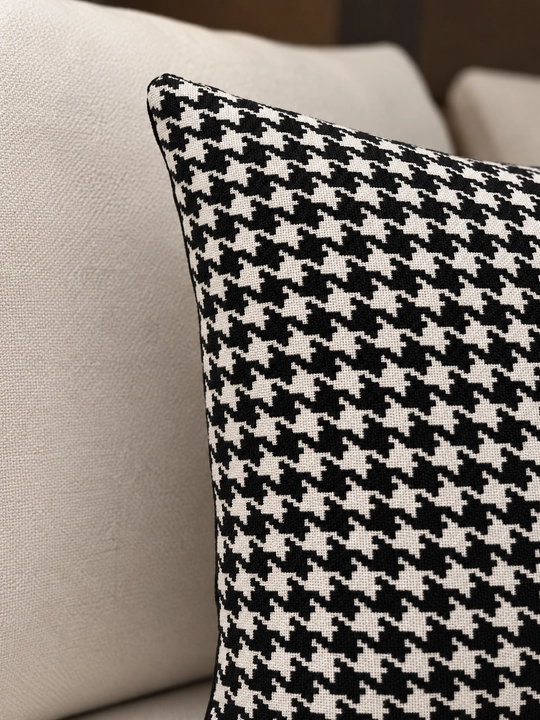 My Sofa’dan dekorativ yostiqlar — Black & Burgundy