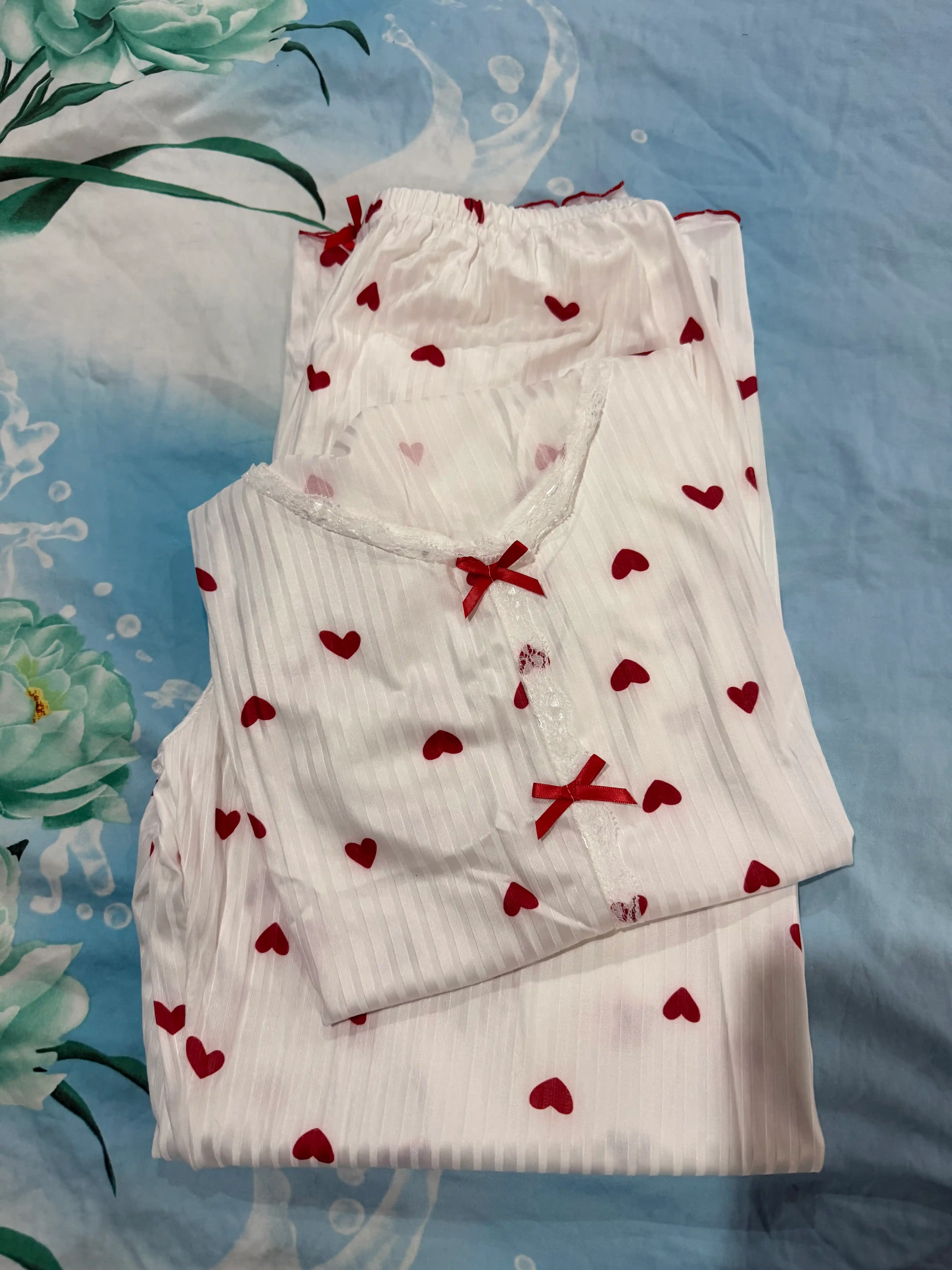Ayollar uchun yurakchali yumshoq va yengil pijama to‘plami