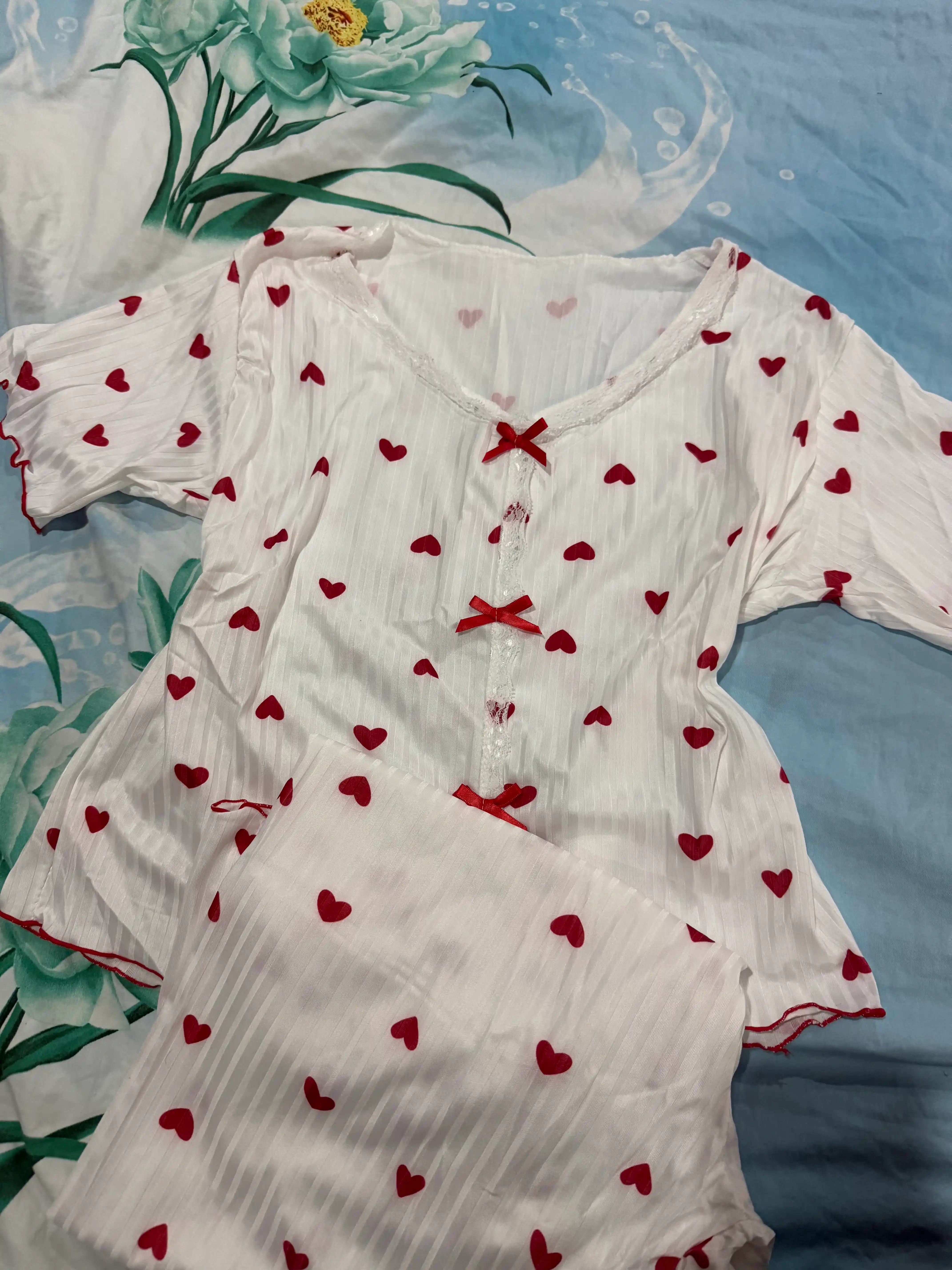 Ayollar uchun yurakchali yumshoq va yengil pijama to‘plami
