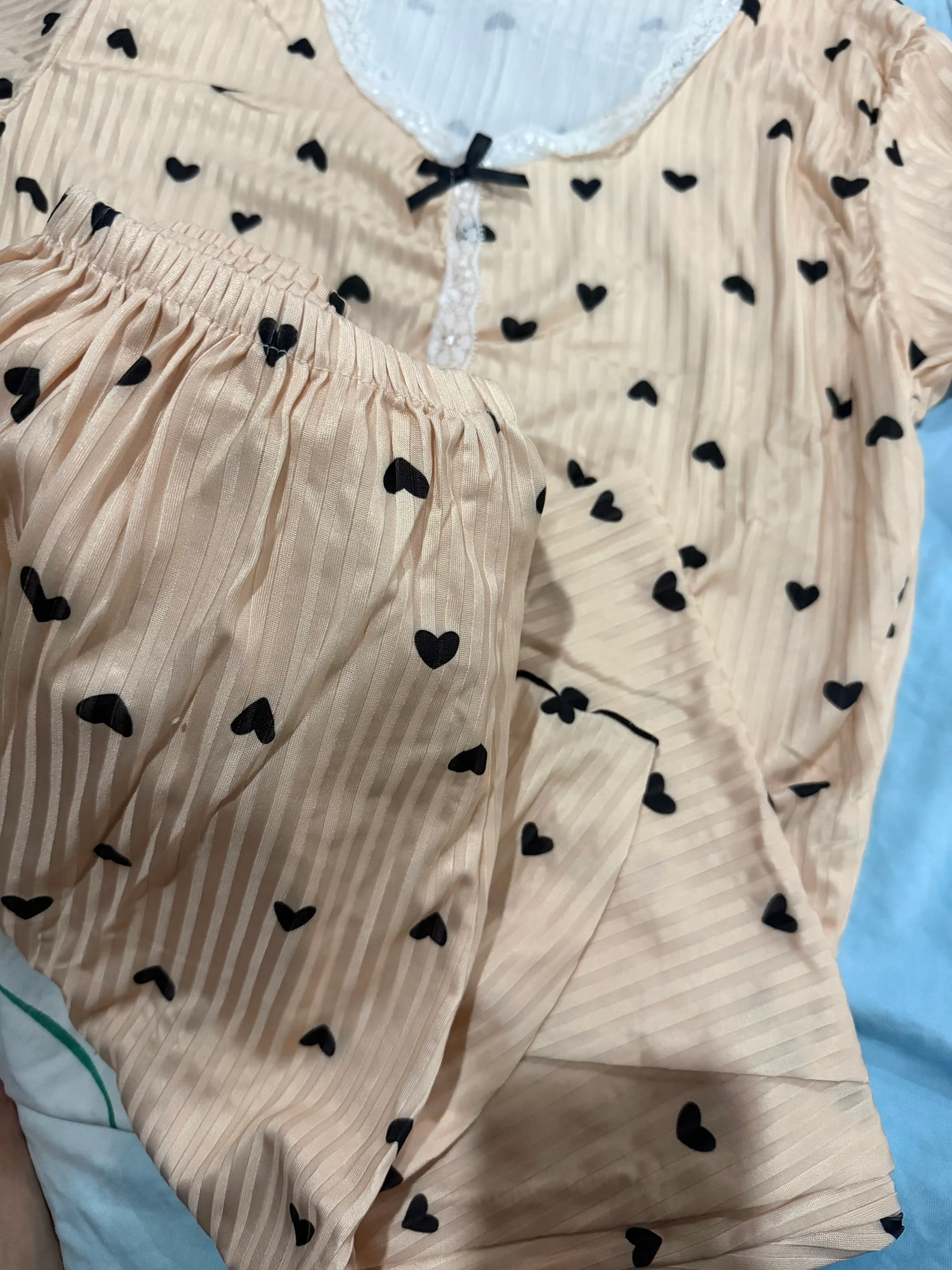 Ayollar uchun yurakchali yumshoq va yengil pijama to‘plami