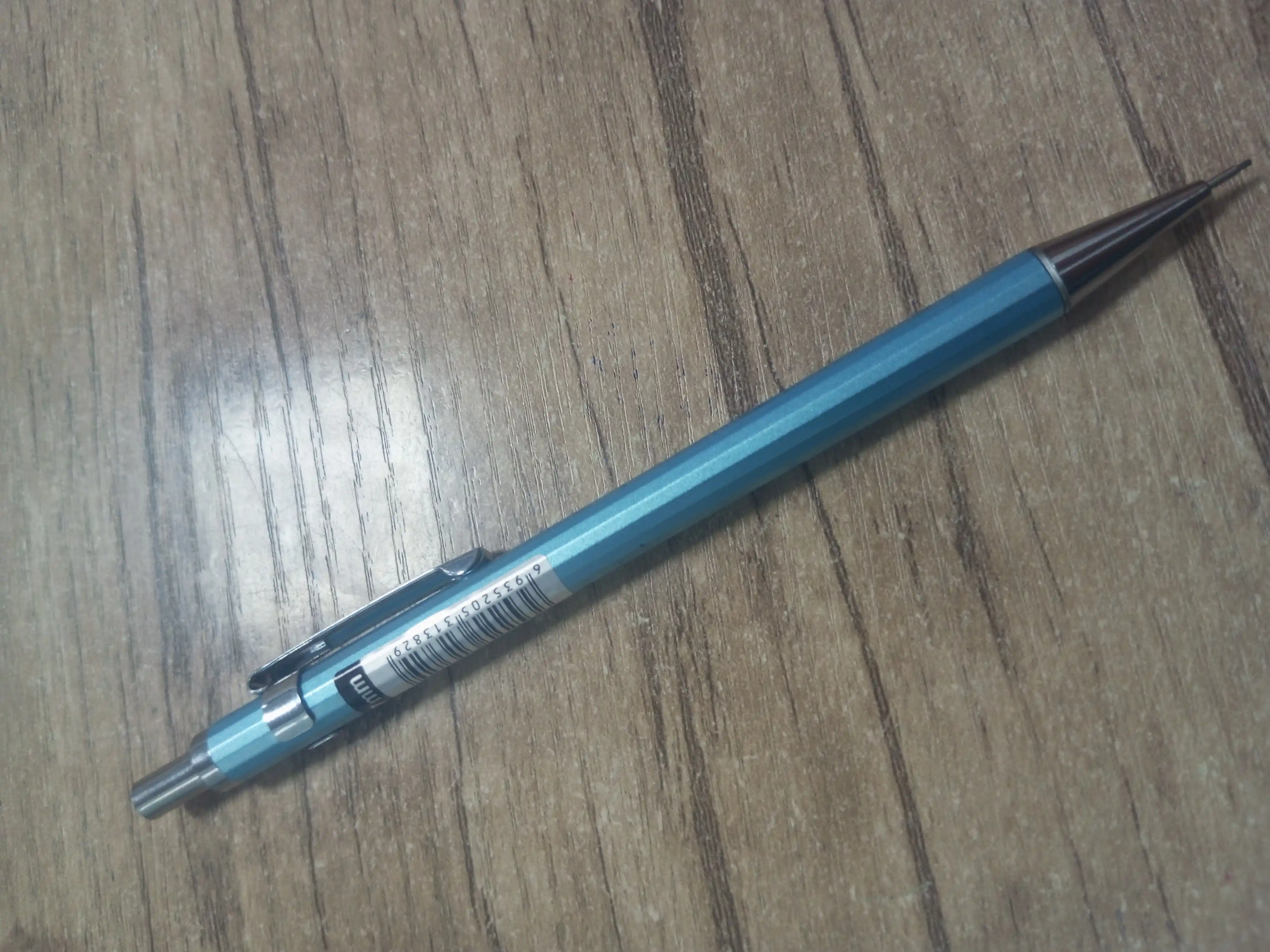 Mexanik qalam U998 Deli, 0.7 mm