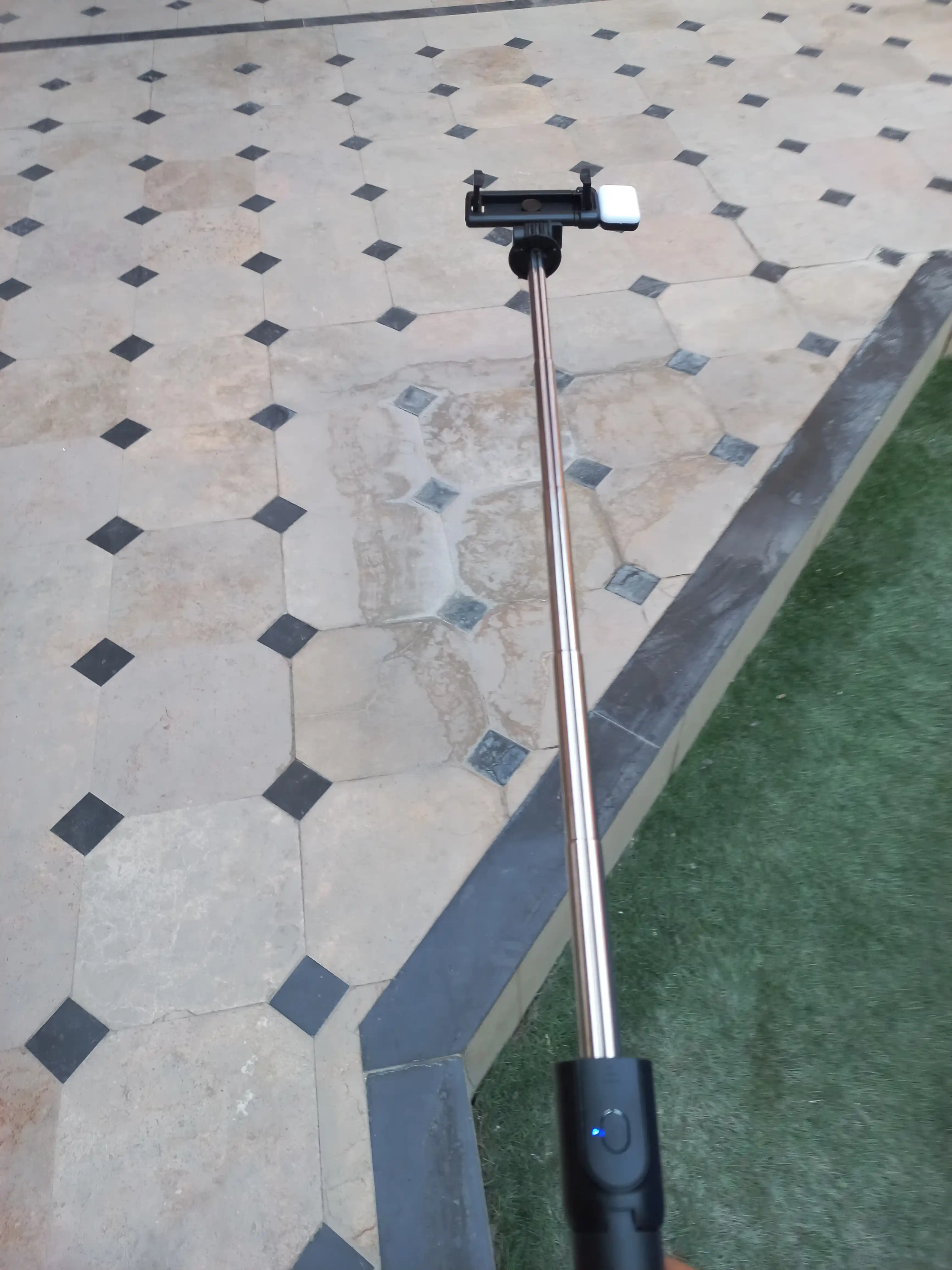 Shtatif 3v1 Selfi, LED chiroqli, Telefon uchun universal tripod