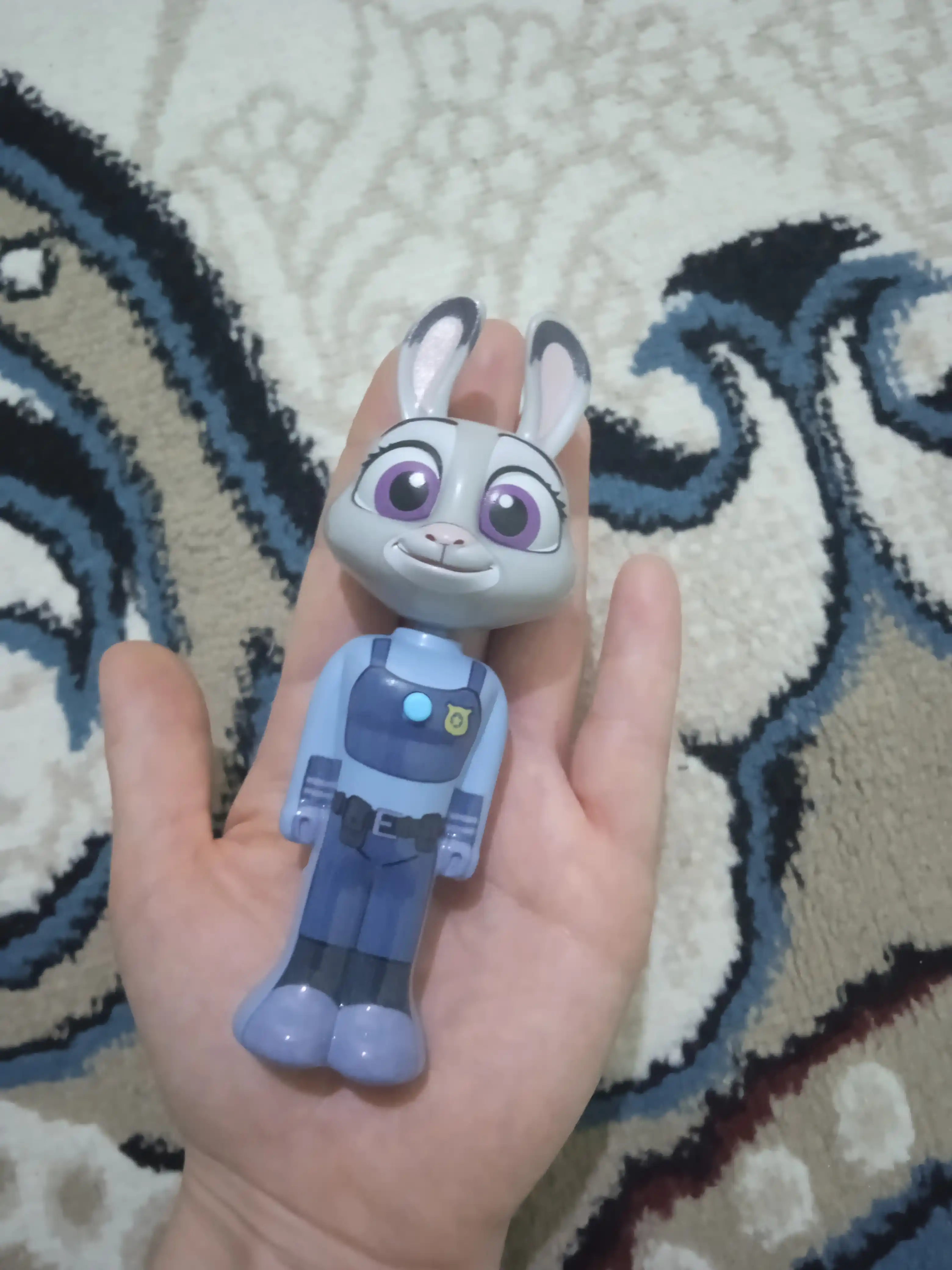 Веселая зубная щетка "ZOOTOPIA" для детей