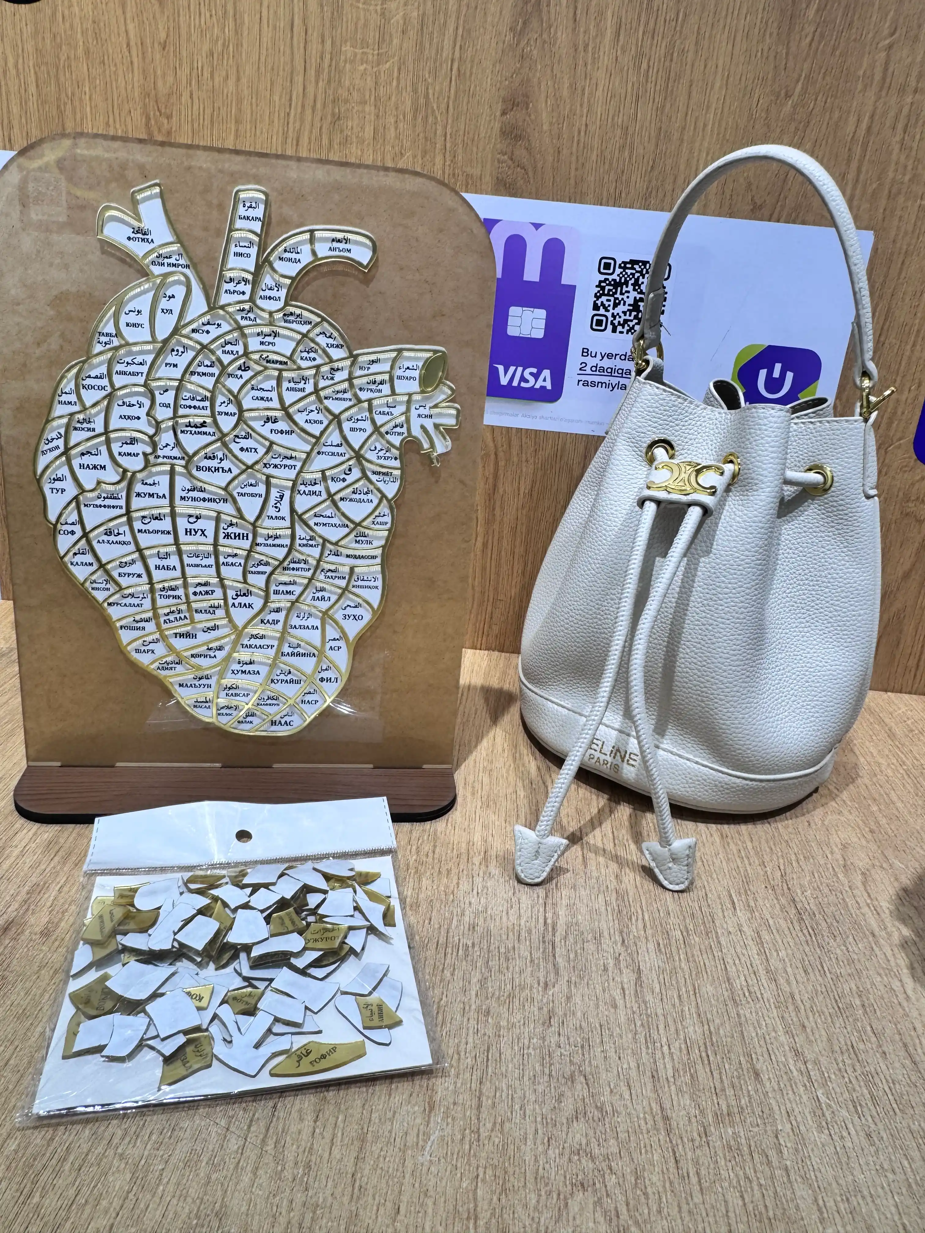 Taglikdagi arabcha so‘zlar bilan bezatilgan mozaika suvenirmi? 30x22 sm