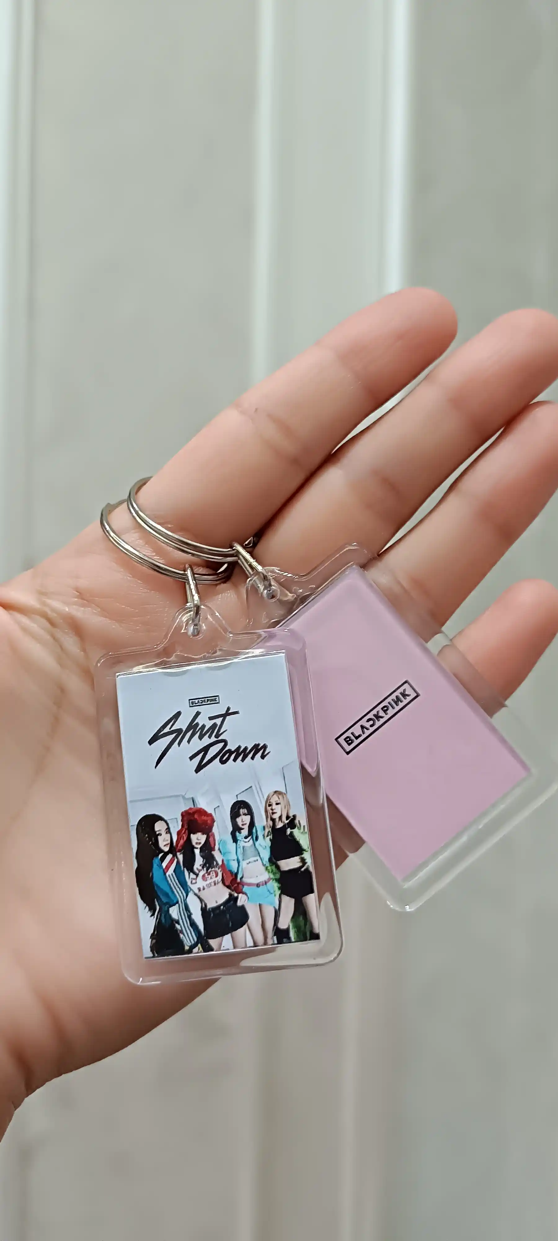 BTS, BLACKPINK, K-POP breloklari — ikki tomonlama, yaltiroq, nafis