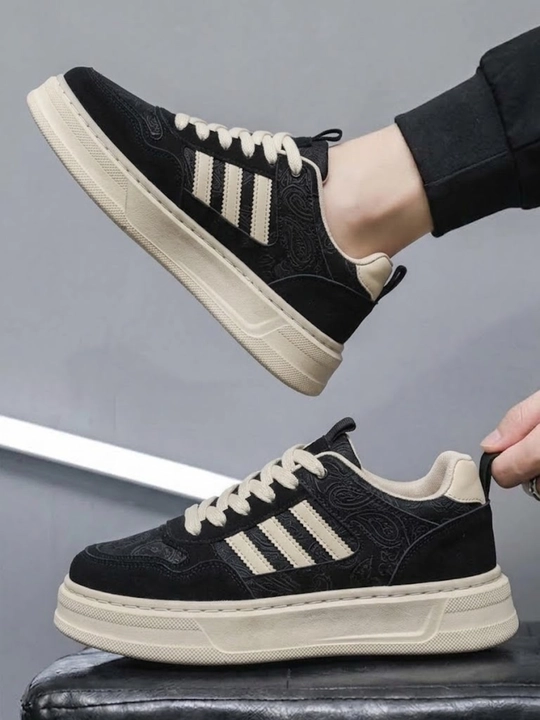 Erkaklar uchun sifatli va qulay Adidas krossovkalari