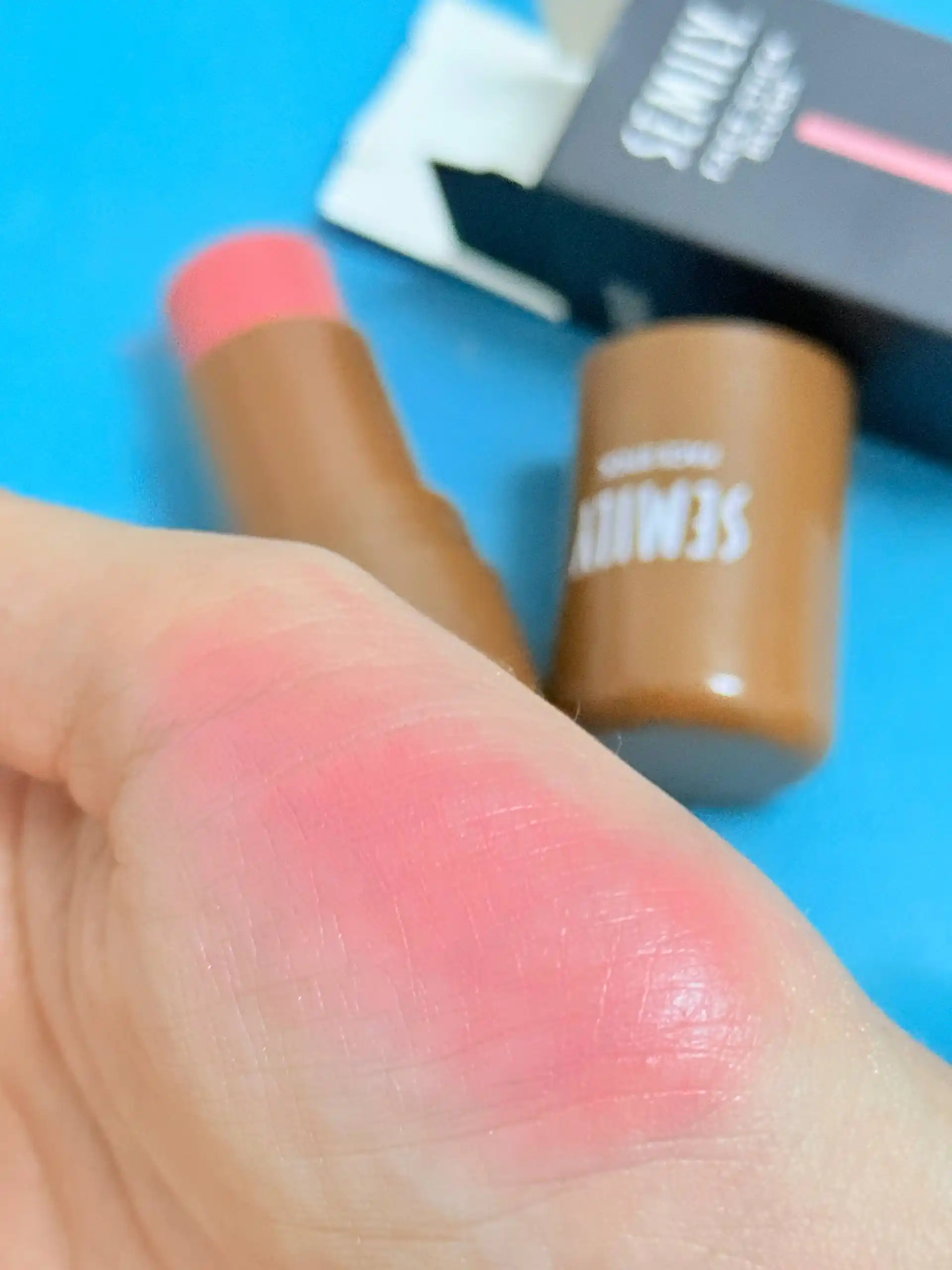 Румяна для лица и губ в стике SEMILY Blush Stick, кремовые, натуральный румянец