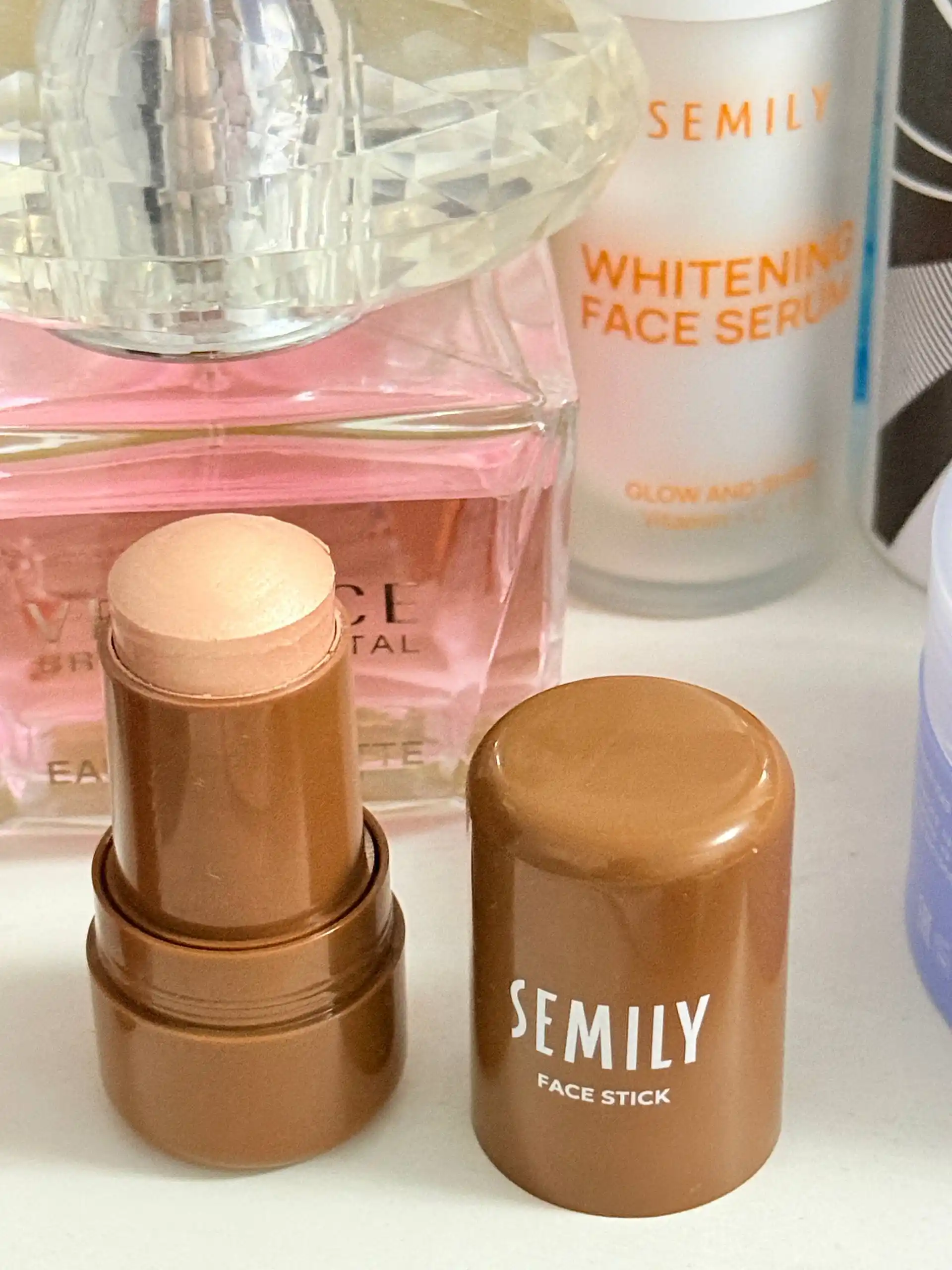 Хайлайтер стик  SEMILY для лица Highlighter Stick, кремовый, сияющий, тон 01
