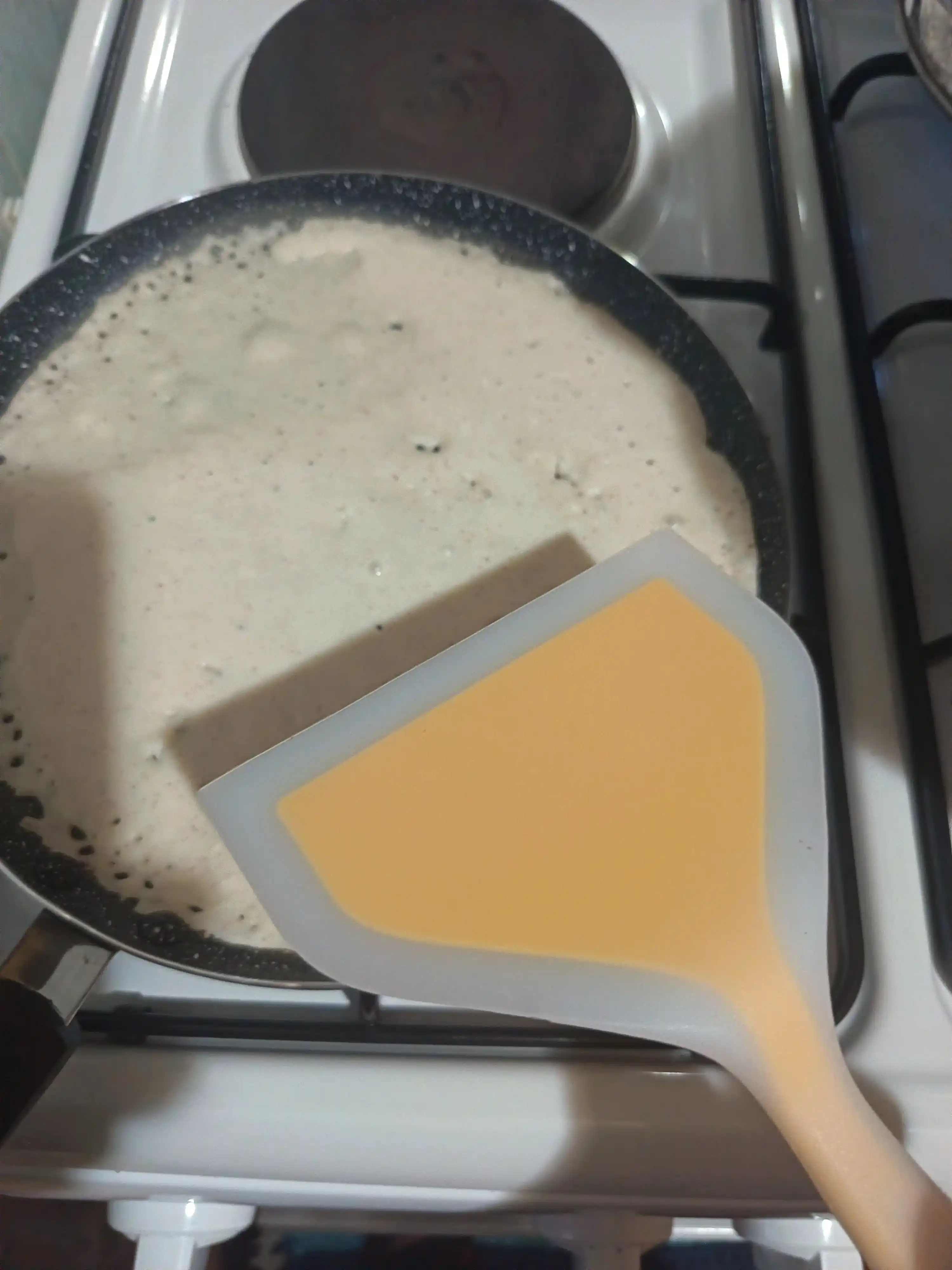 Silikon lopatka, blinchik va tuxum pishirish uchun oshxona kurakchasi
