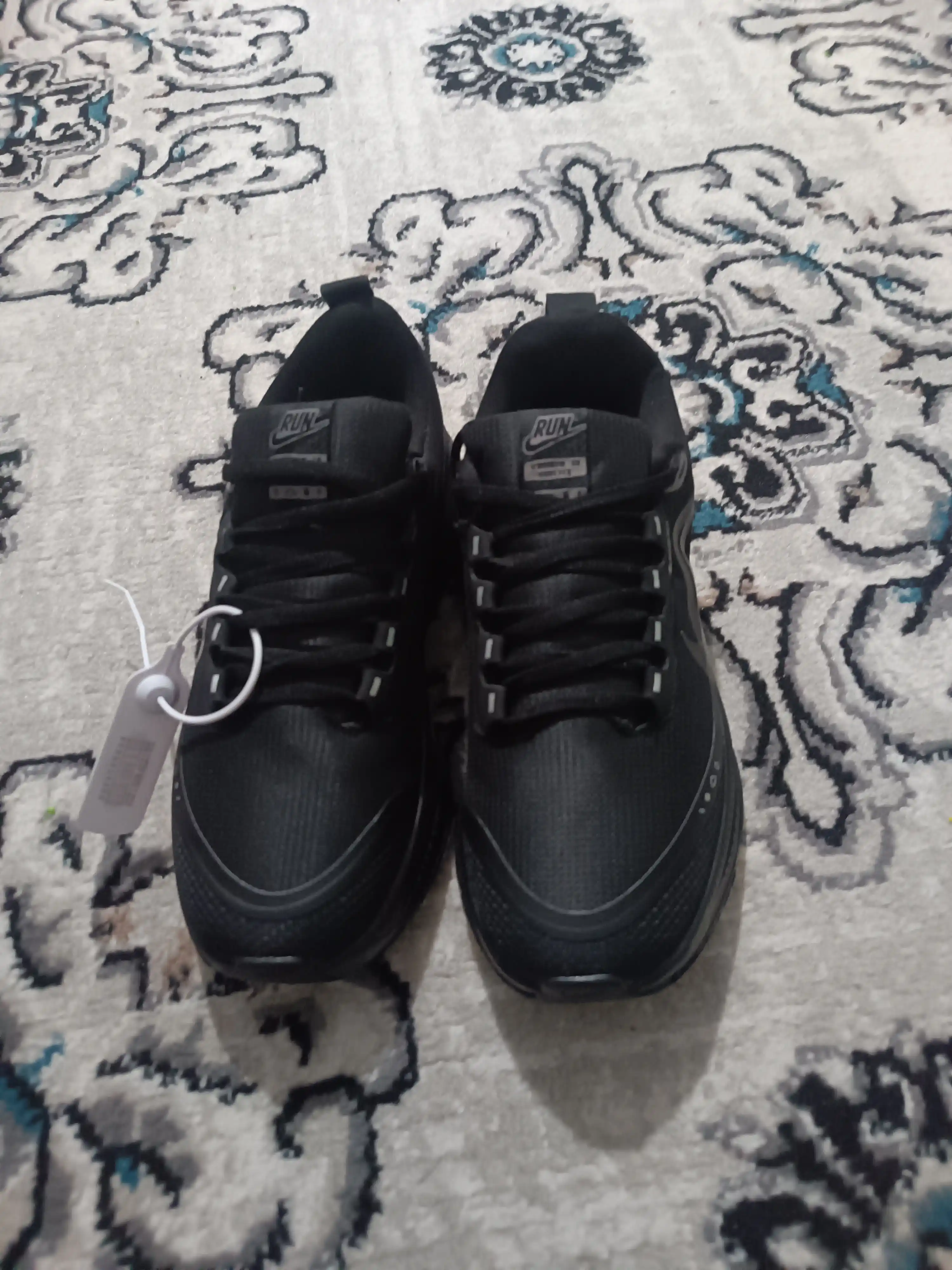Nike Air, Max, ZoomX krossovkalari, 1 o‘lcham kattaroq olish tavsiya etiladi