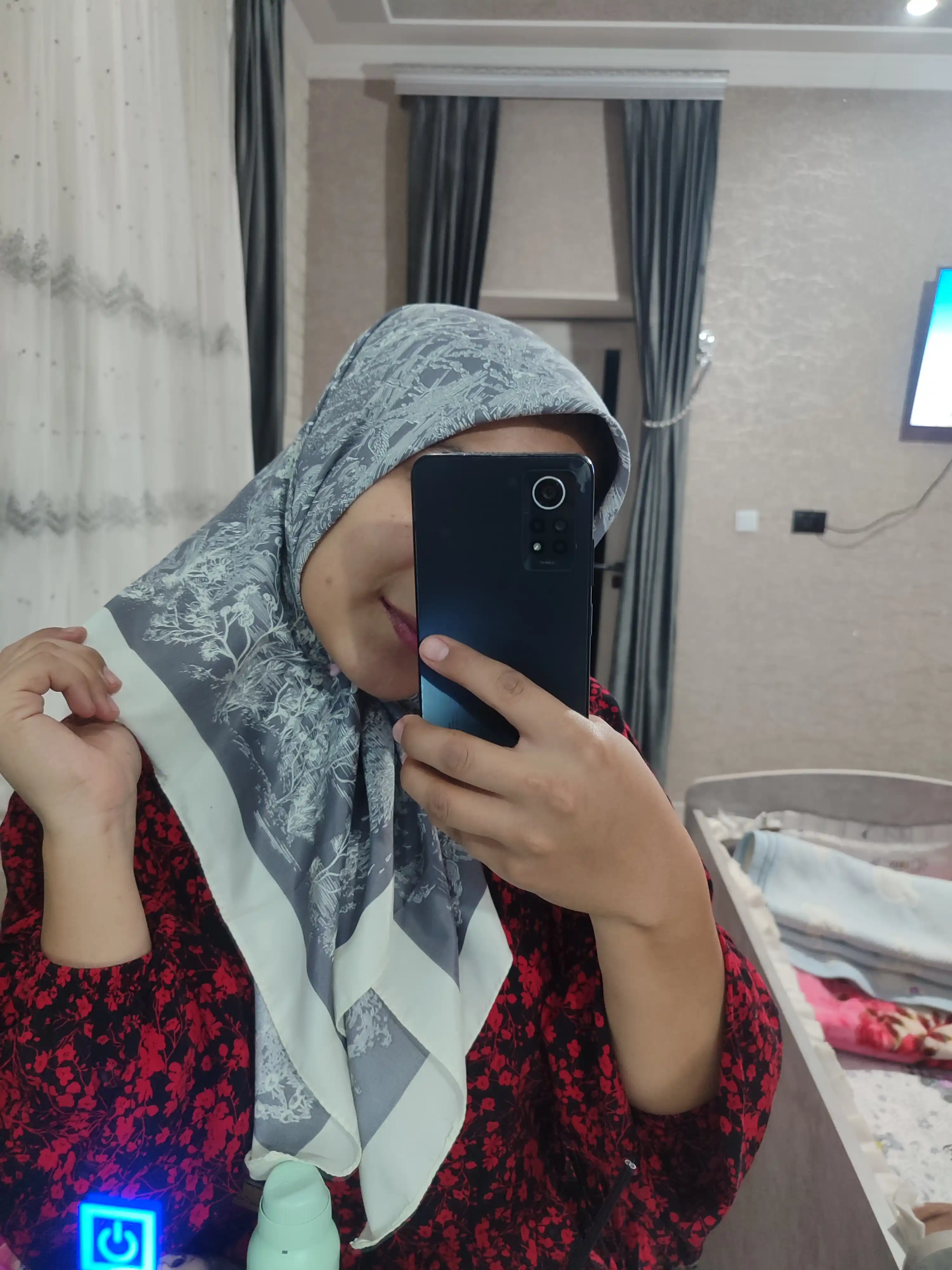 Ayollar boshidagi ro‘mol, sirpanmaydigan, nafas oladigan, hijob