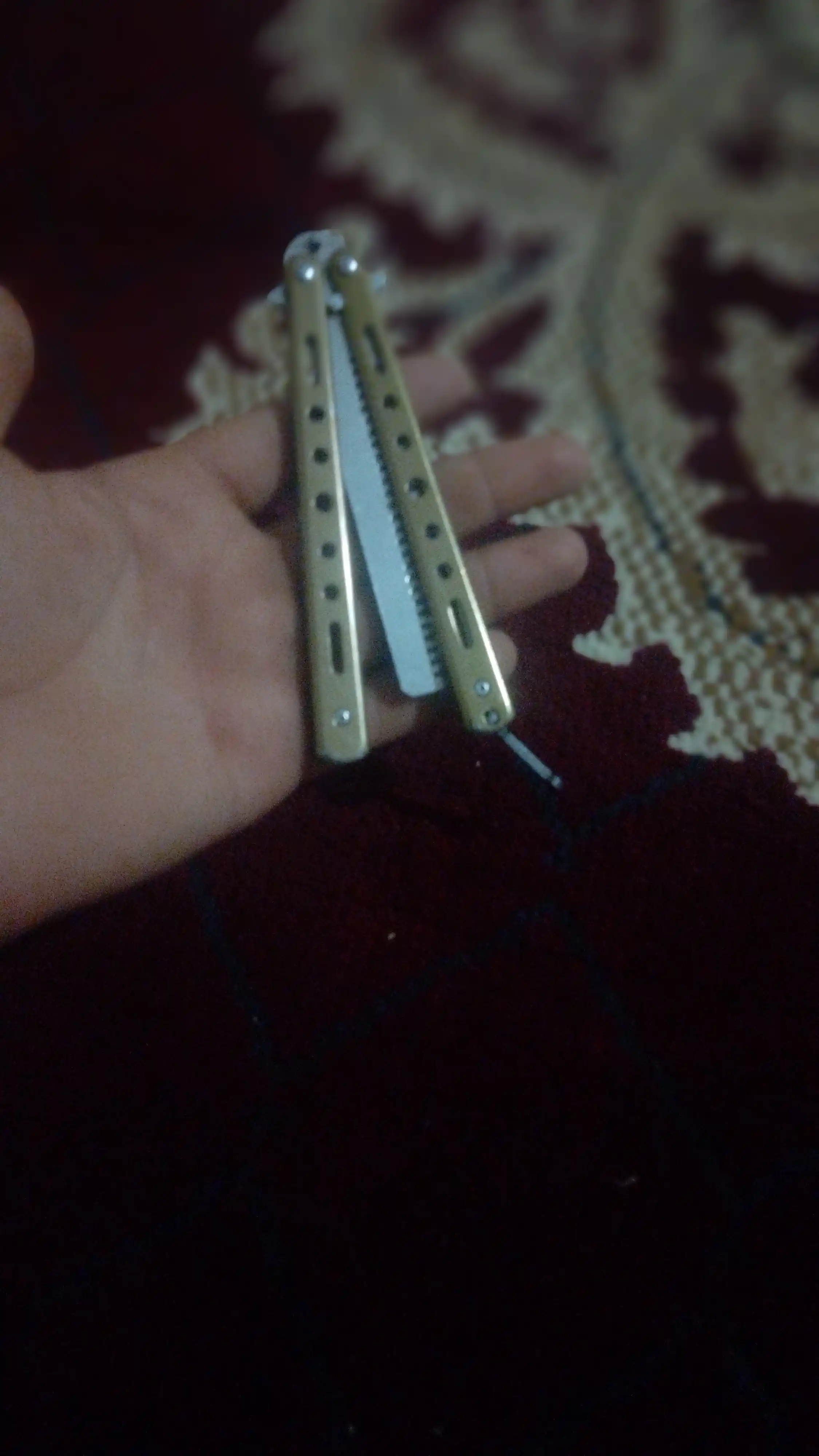 Babochka soch va soqol uchun kapalaksimon taroq, flipping mashqi uchun