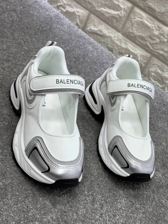 Krasofka balenciaga ayollar uchun bitta katta razmerda olishingizni  tafsiya etamiz! xitoy